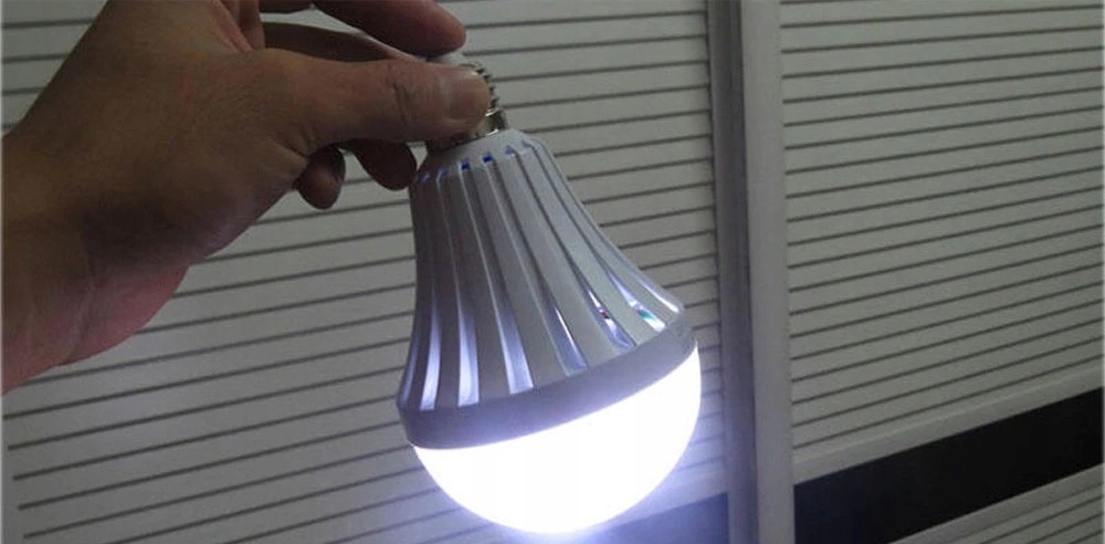 ŚWIATŁO AWARYJNE 3H ŻARÓWKA LED AWARYJNA E27 7W Rodzaj LED