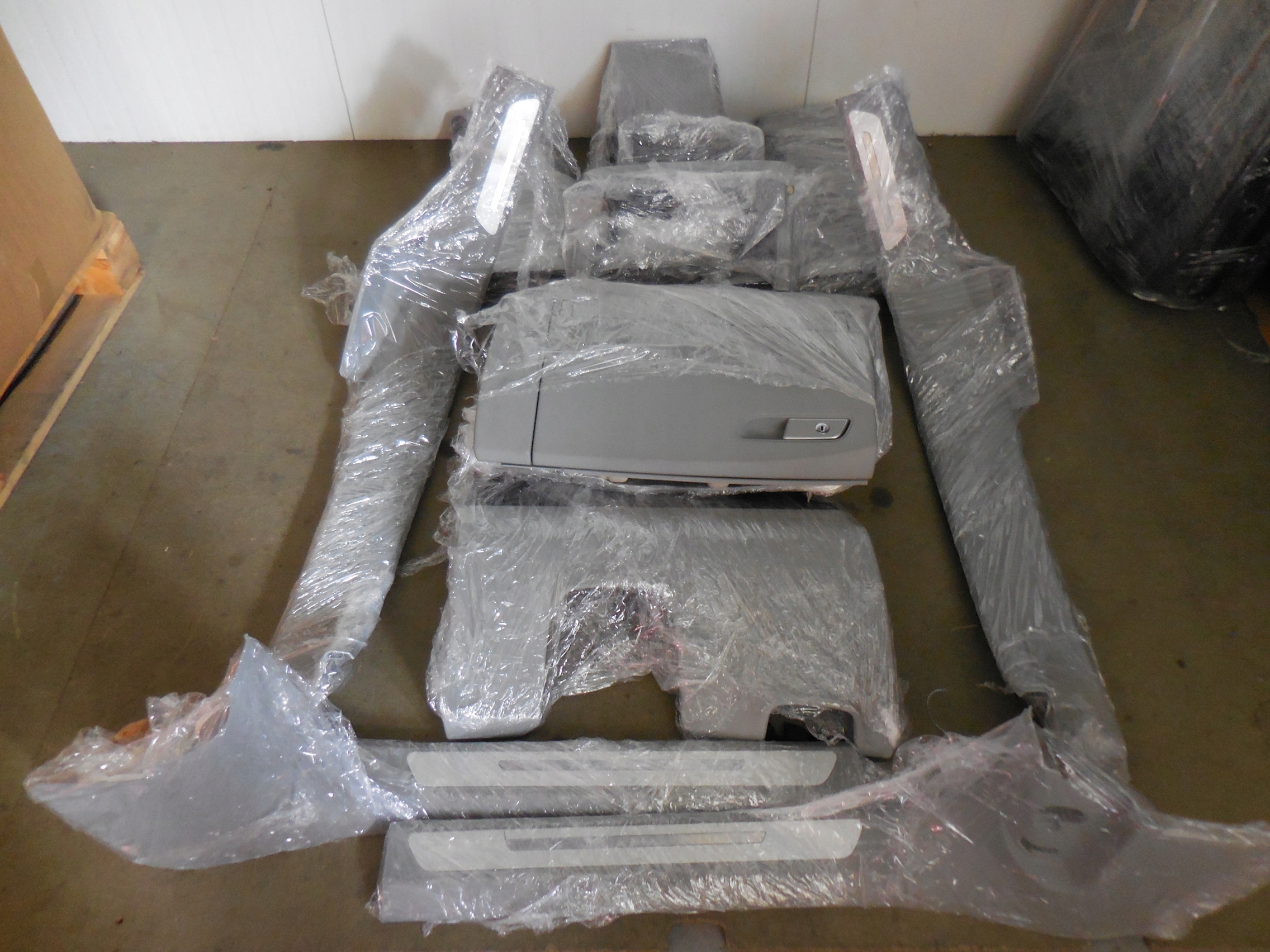 AUDI A8 D4 4H крышка стойки боковые юбки коробка для хранения