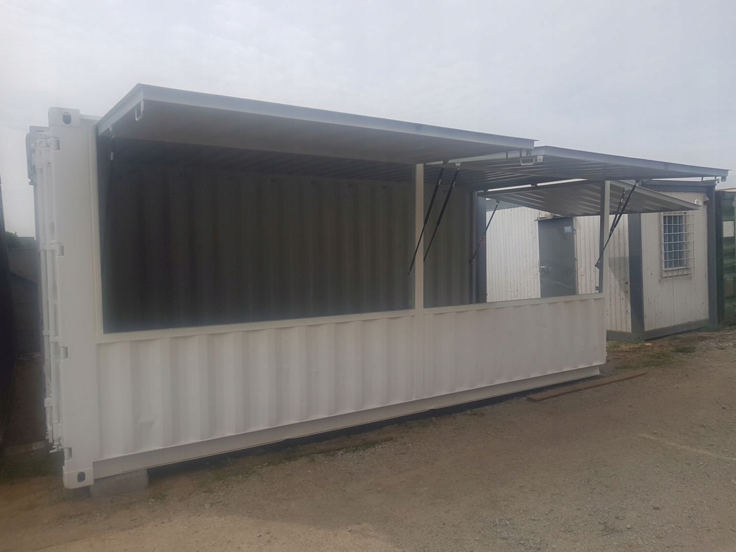 Kontener gastronomiczno-handlowy