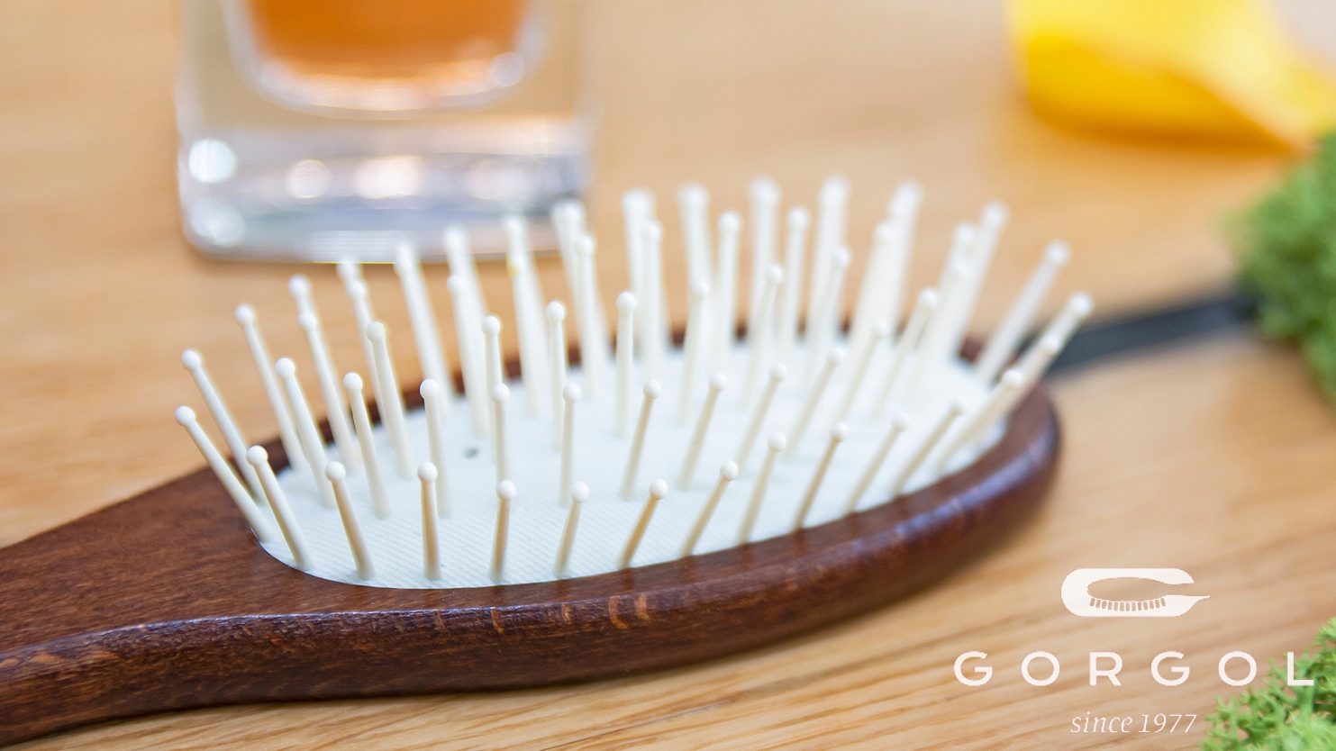 SZCZOTKA DO WŁOSÓW MODELOWANIA DREWNIANA GORGOL Materiał uchwytu tworzywo naturalne