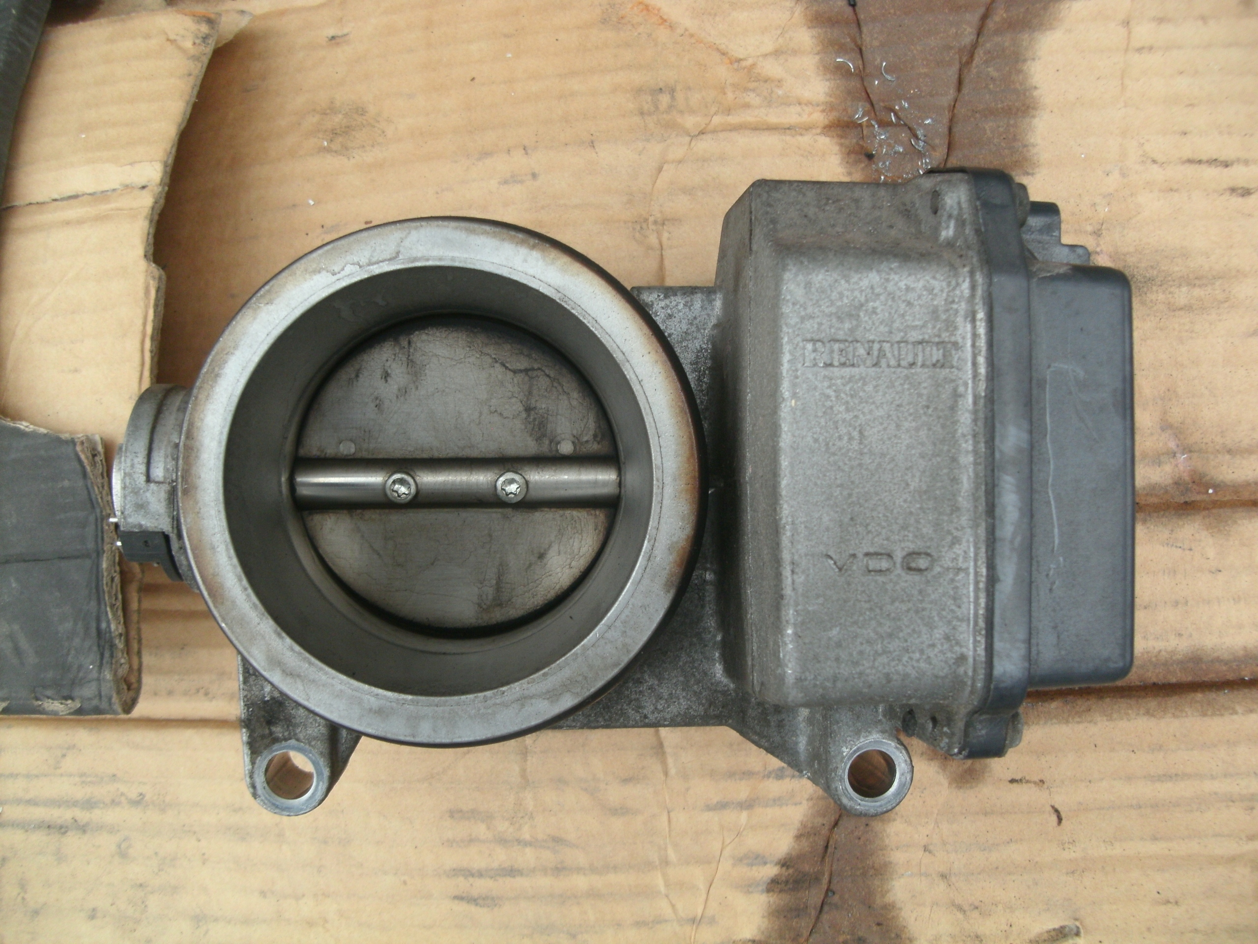 ДРОССЕЛЬНАЯ ЗАСЛОНКА RENAULT MEGANE LAGUNA 8200 063 652