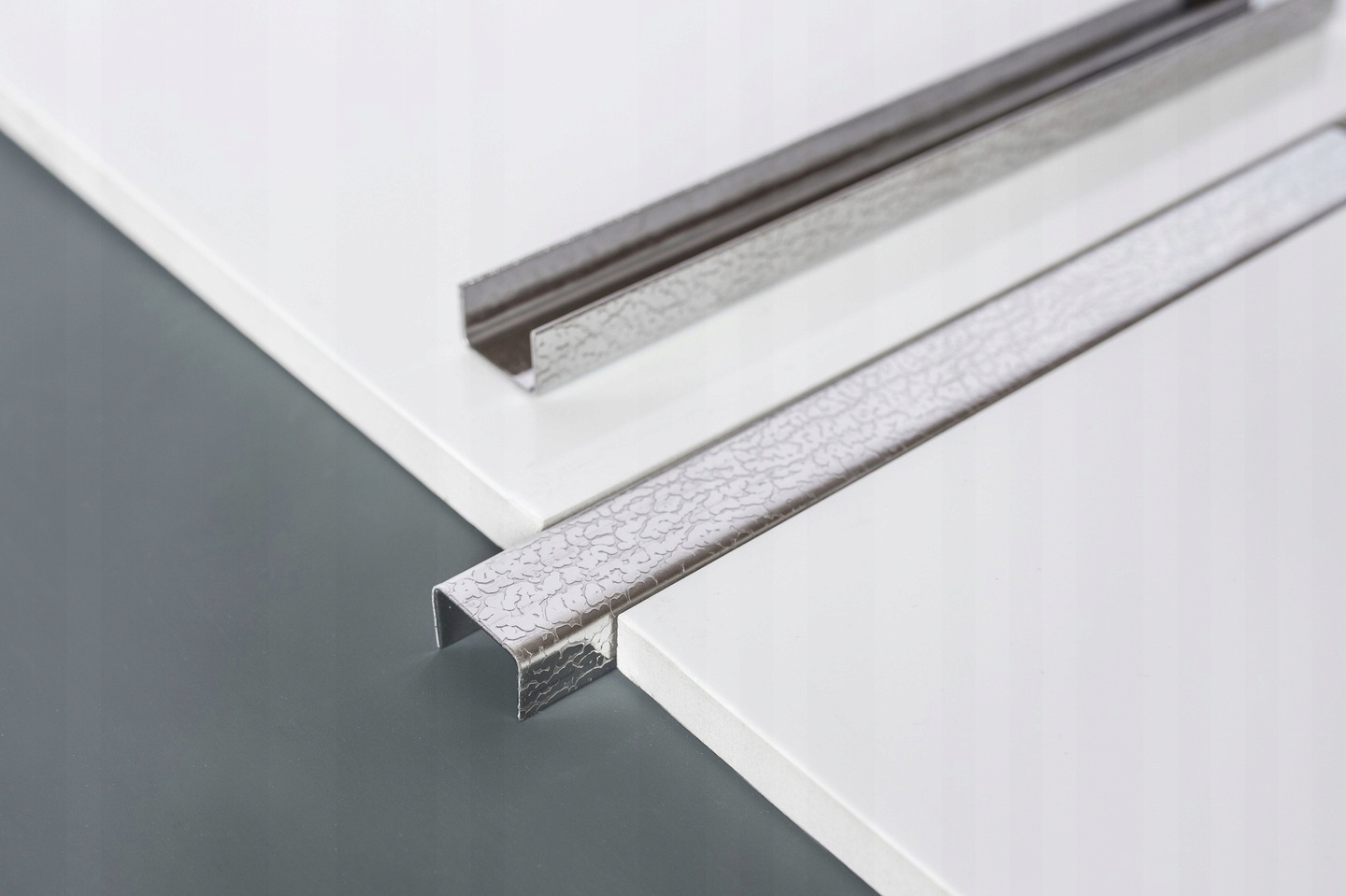 Listwa ozdobna dekoracyjna do płytek CORA C 15mm