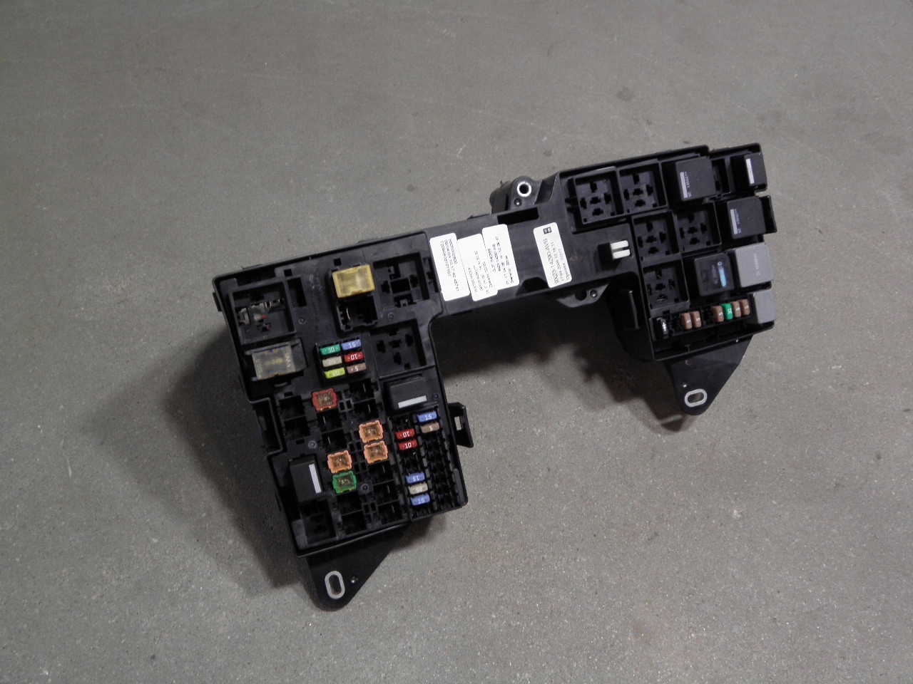 JAGUAR XF 3.0D SKRZYNKA BEZPIECZNIKÓW 9X2314290AVB