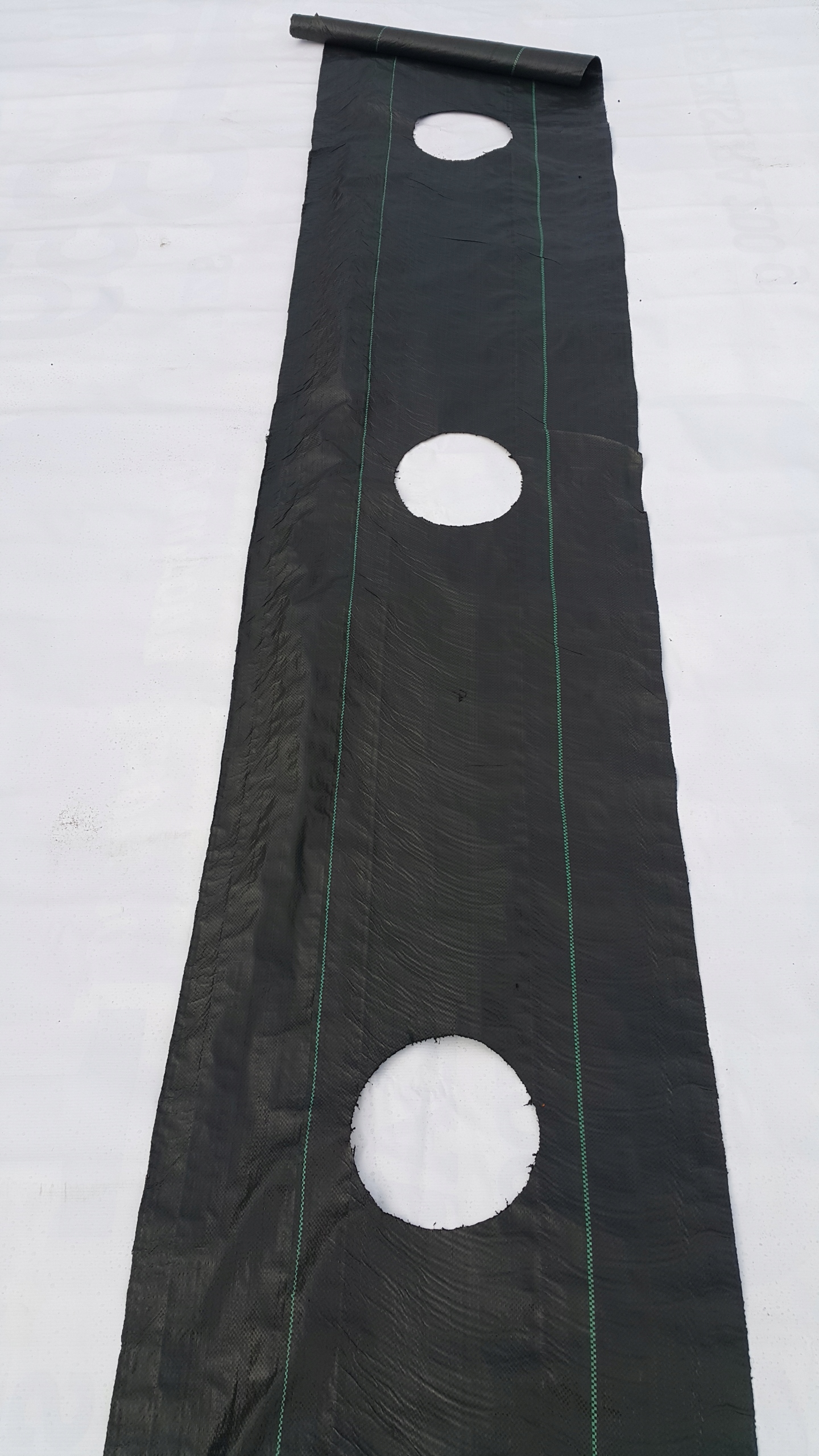 

Agrotkanina Otwory pod tuje, borówkę 60cm Na Metry