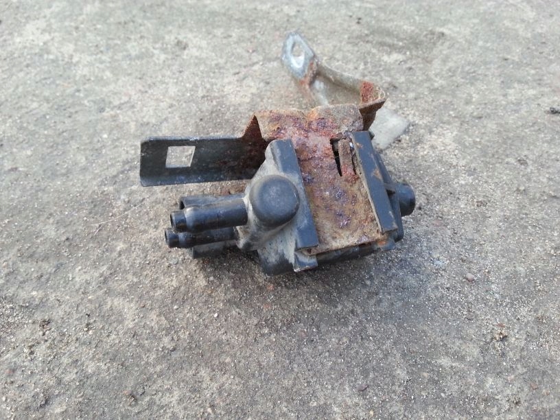 ZAWÓR ZAWOREK CZUJNIK OPEL CORSA B