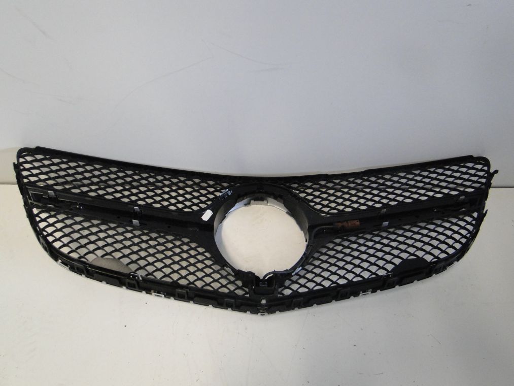 MERCEDES E KLASA 207 C/A GRILL ATRAPA KAMERA W207 Kolor srebrny