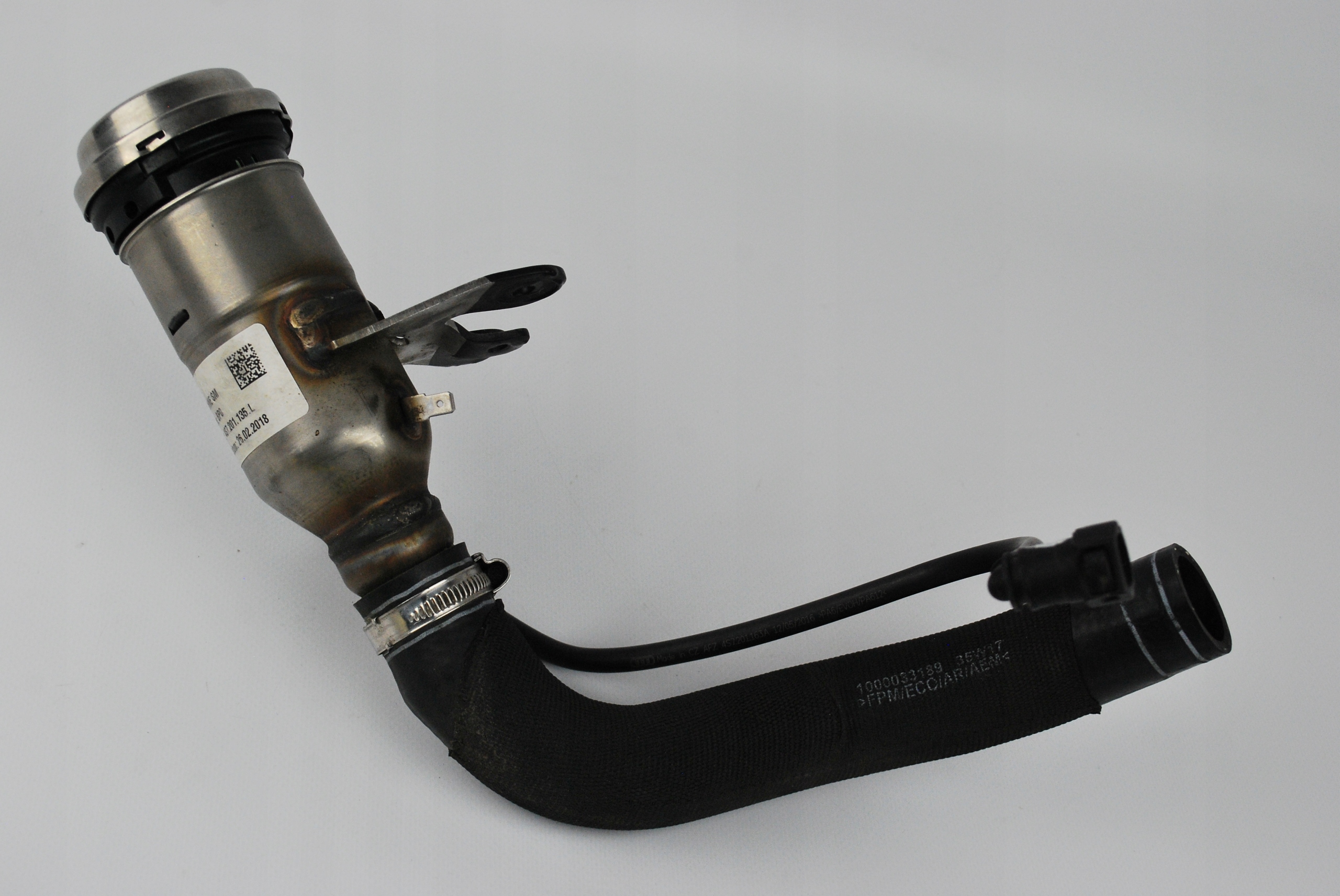 Заправочный канал Audi R8 Spyder 4s7201135l