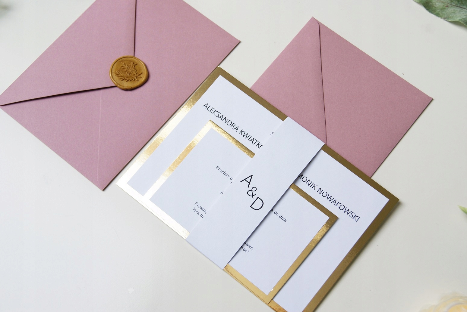 ZŁOTE ZAPROSZENIA ŚLUBNE Z OPASKĄ ELEGANCKIE Zdobienie sznurek