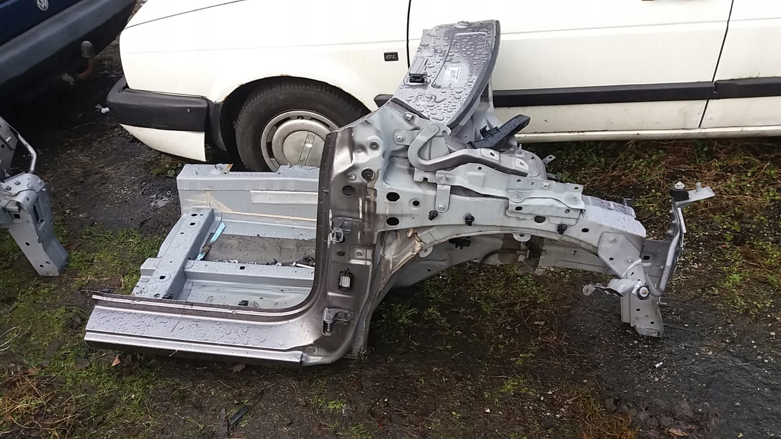 CLIO IV TEKNG ЧЕТВЕРТЬ ПРАВАЯ ПЕРЕДНЯЯ ПОРОГ СТОЙКА