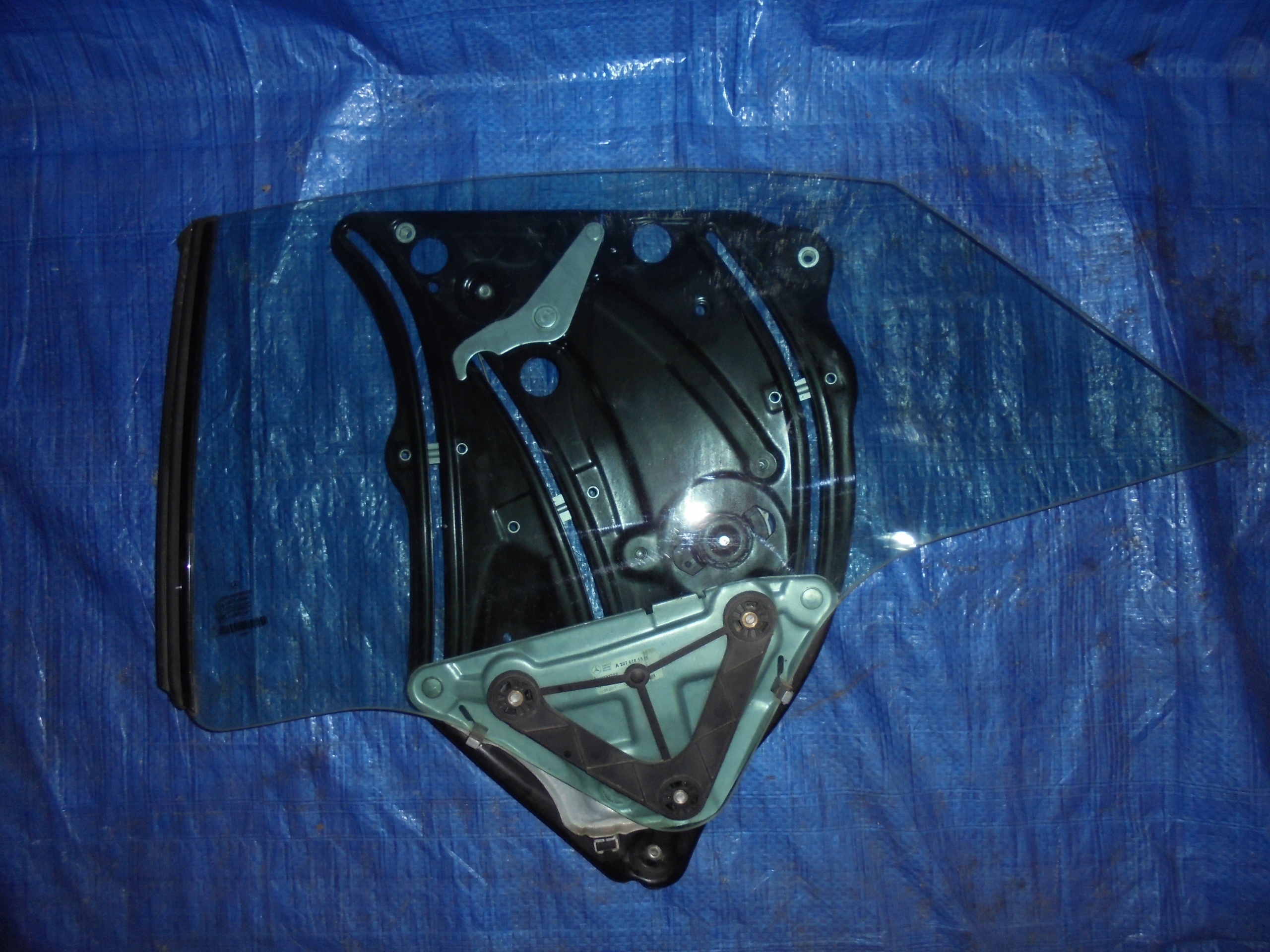 SZYBA MECHANIZM LEWY TYŁ MERCEDES W207 COUPE