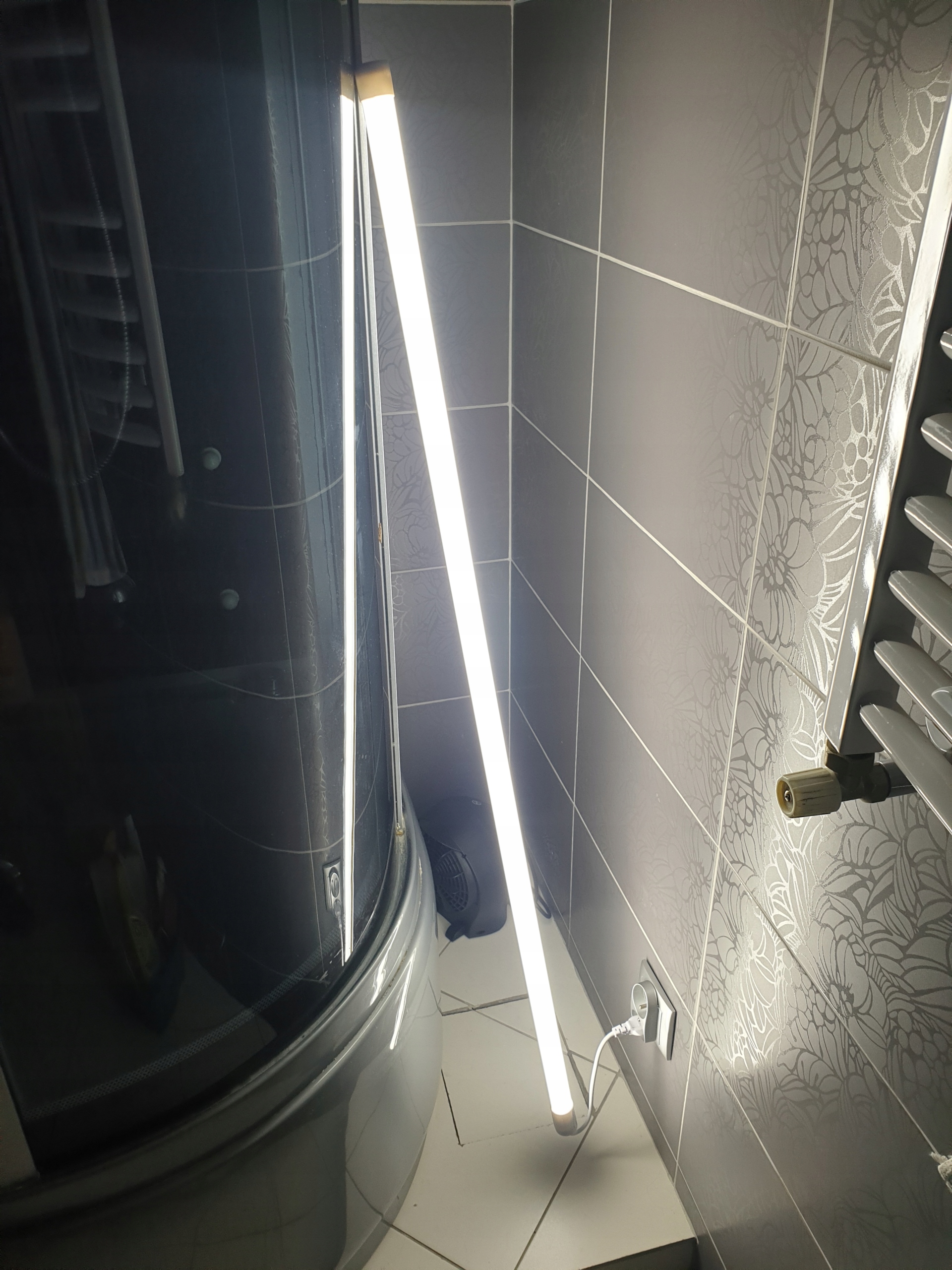 

Biała Zimna Lampa Świetlówka Led Neon 120cm 230V