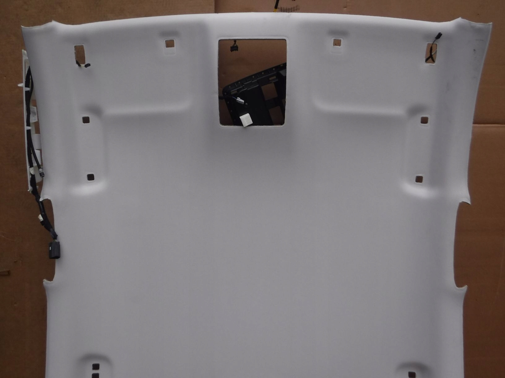 PODSUFITKA SUFIT FORD FOCUS Mk4 WERSJA 5 DRZWI Producent części Ford OE