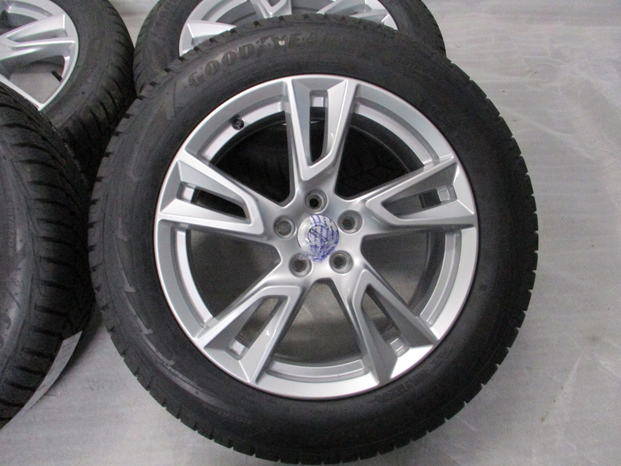 KOŁA FELGI ALUMINIOWE Z OPONAMI VOLVO XC60 V90 Marka opon Goodyear