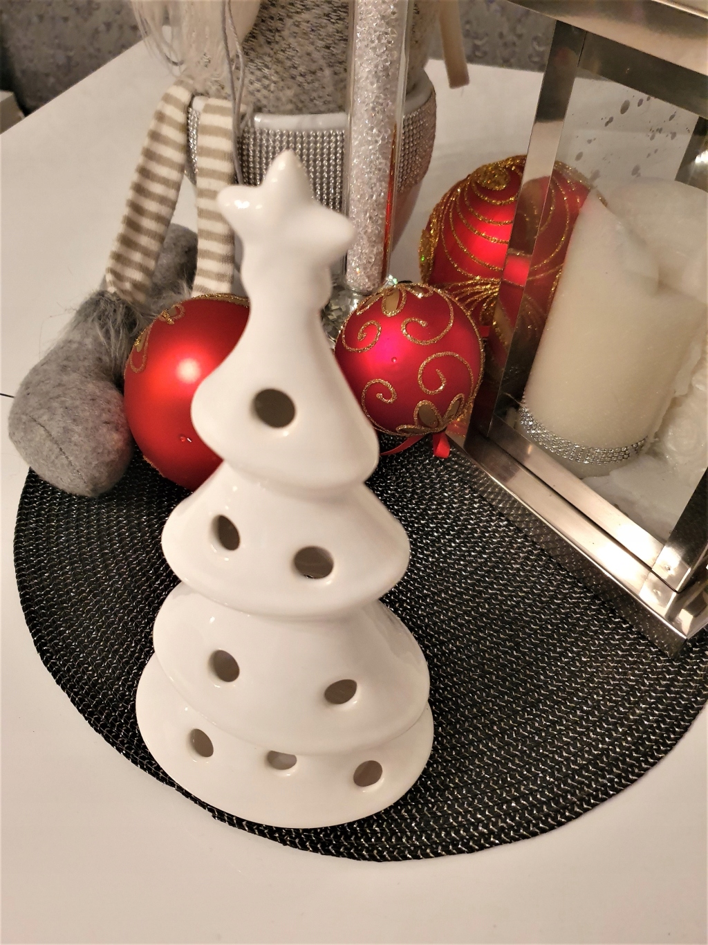 OZDOBA ŚWIĄTECZNA - CHOINKA AŻUR Z GWIAZDĄ Marka Chodzież