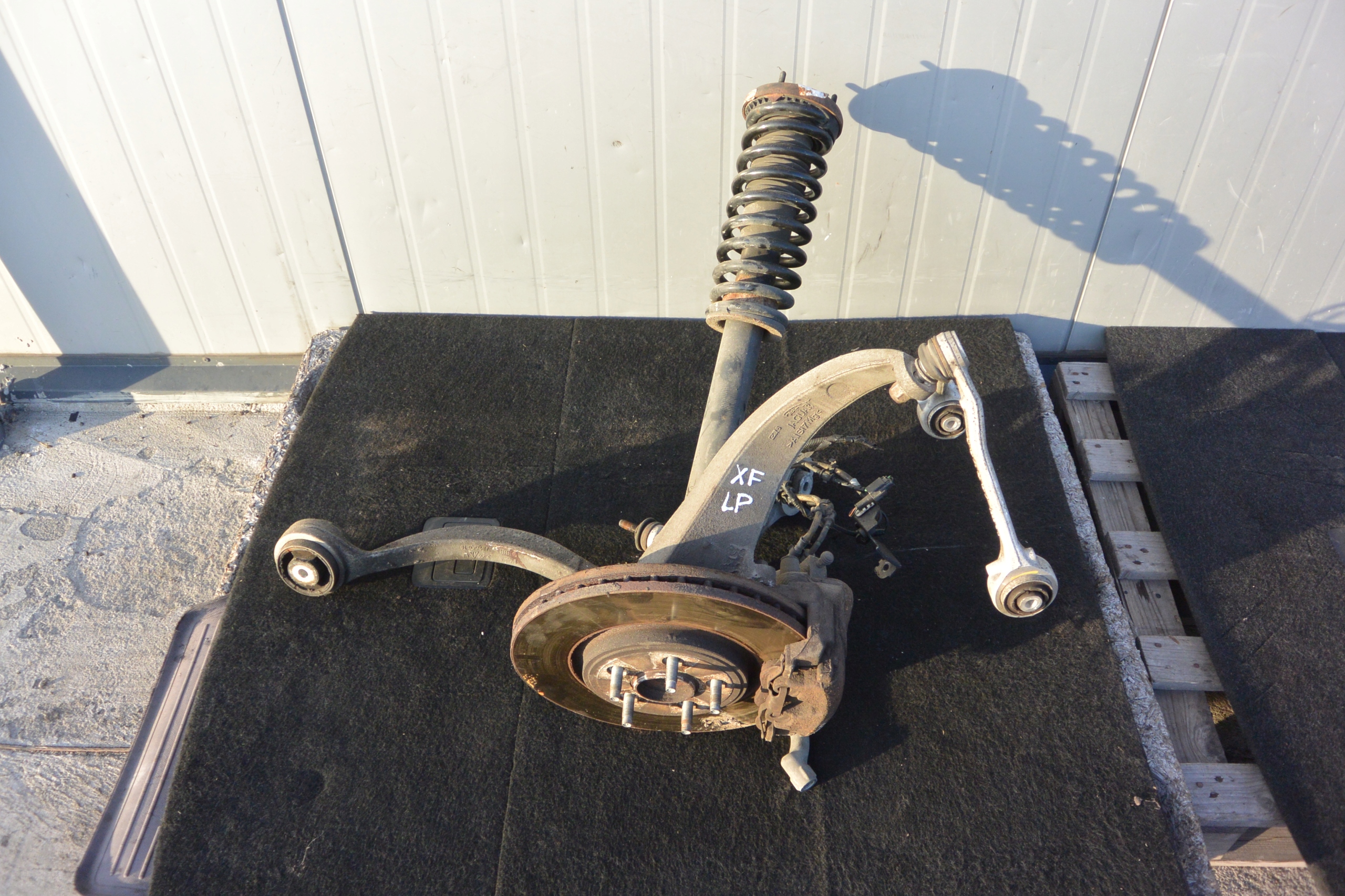 ZWROTNICA AMORTYZATOR L PRZÓD JAGUAR XF X250 LIFT