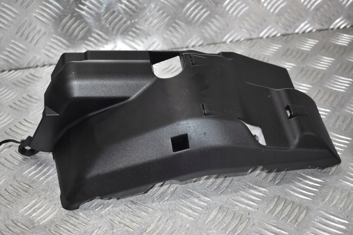 CAN AM SPYDER F3 OSŁONA SILNIKA DOLNA PLASTIKOWA