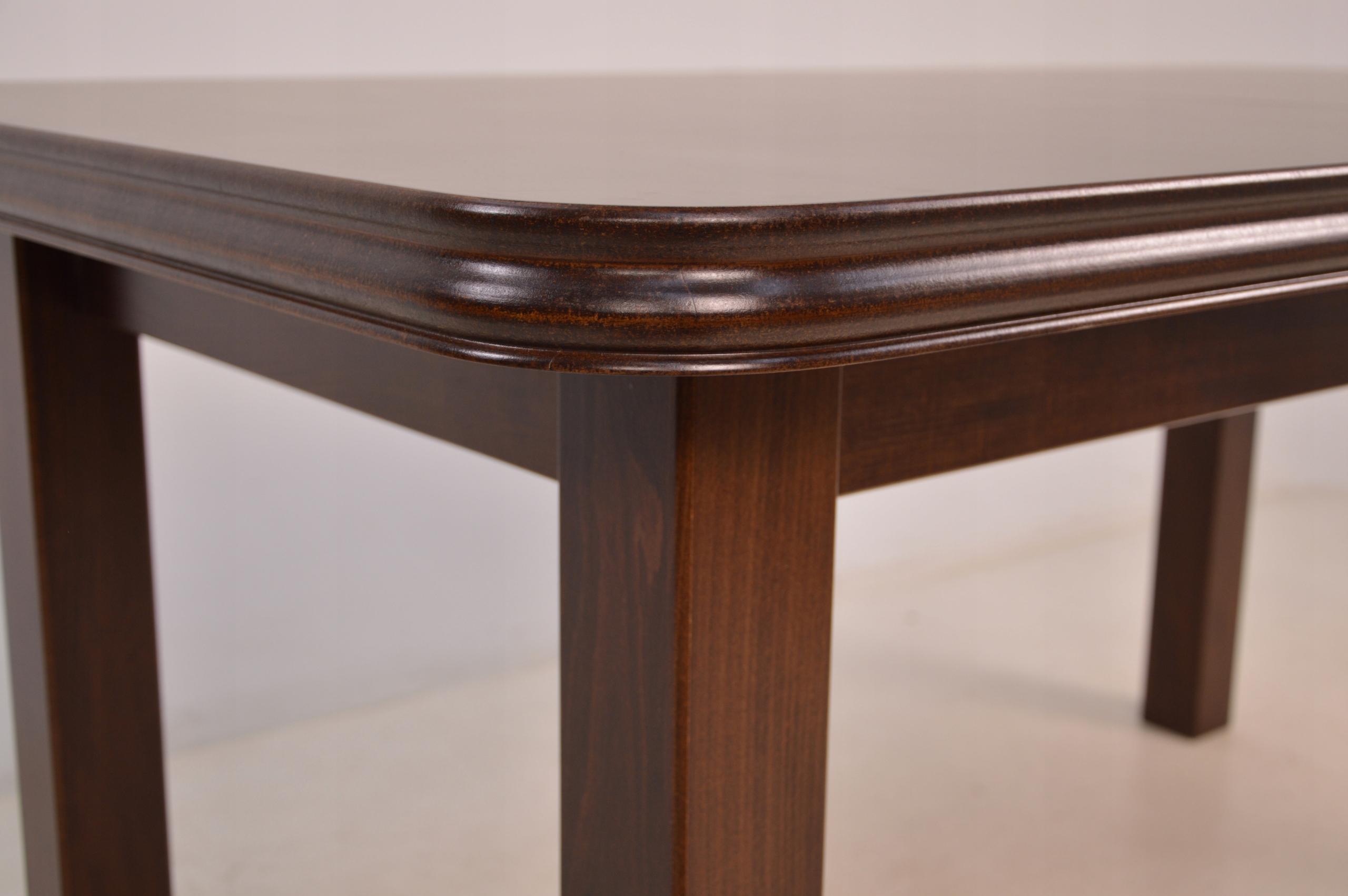 Klasyczny zestaw drewniany stół i 6 krzeseł ORZECH Szerokość stołu 90 cm