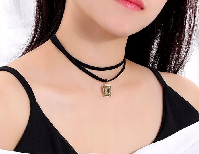 

Czarny Choker Naszyjnik Chocker Złoty Rzemyk Hit