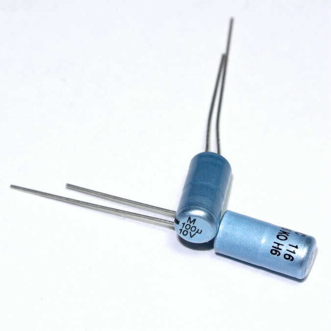 

100uF 10V 105' 5X12 Vishay MAL211654101E3 [4szt]