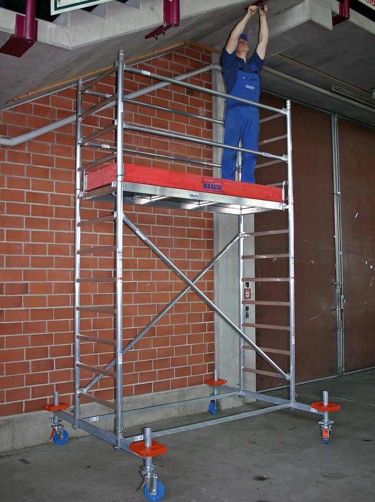 вышка тура компакт 4. малые лестничные подмости 2х7 krause corda 080103. передвижные монтажные подмости пмп-700. мобильные монтажные подмости rolltec krause 710307. строительные леса для внутренних работ.