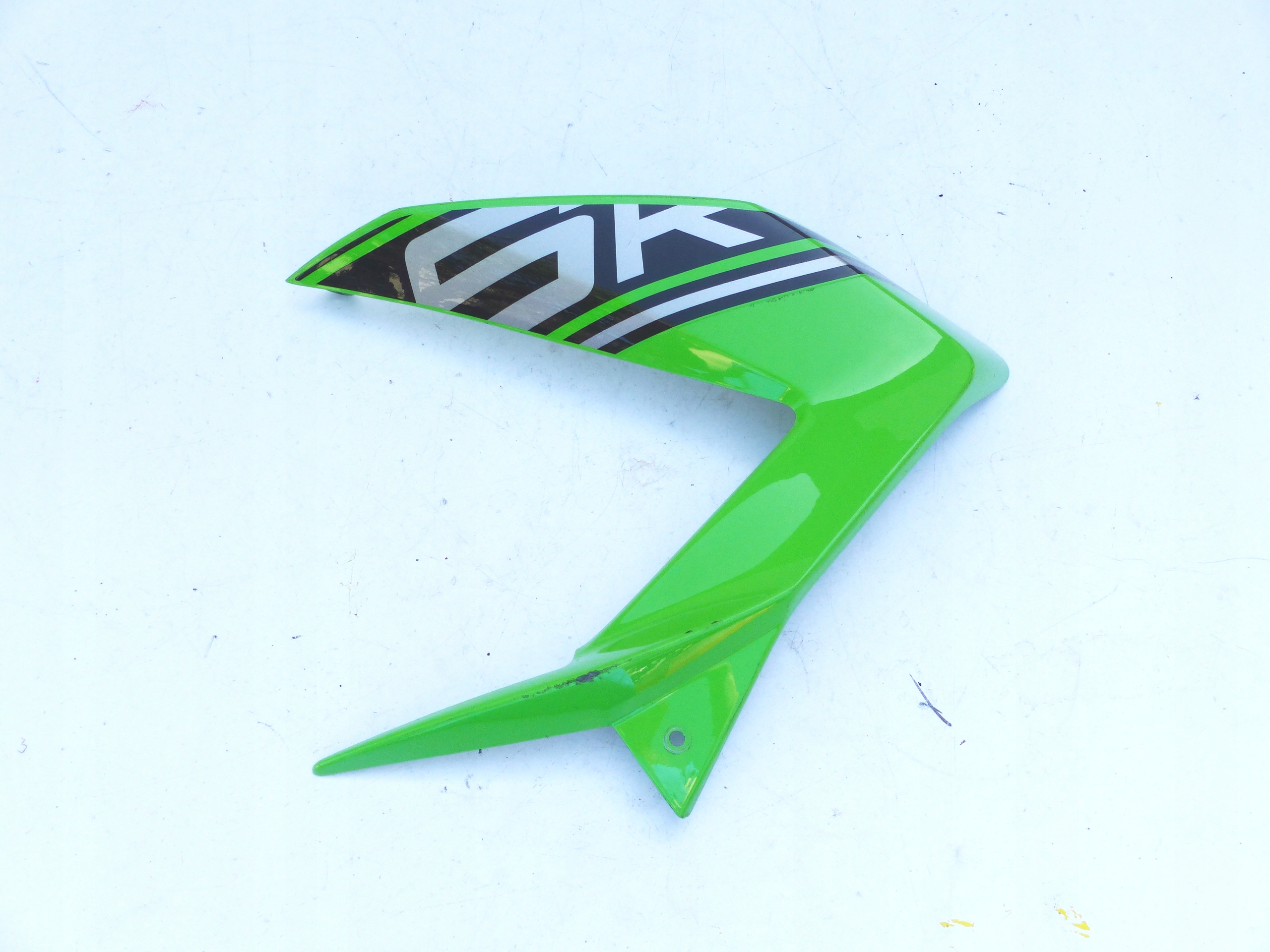 55028-0446 - КРЫШКА ЗАПОЛНЕНИЯ СТОРОНА L KAWASAKI ZX636 ZX6 15+