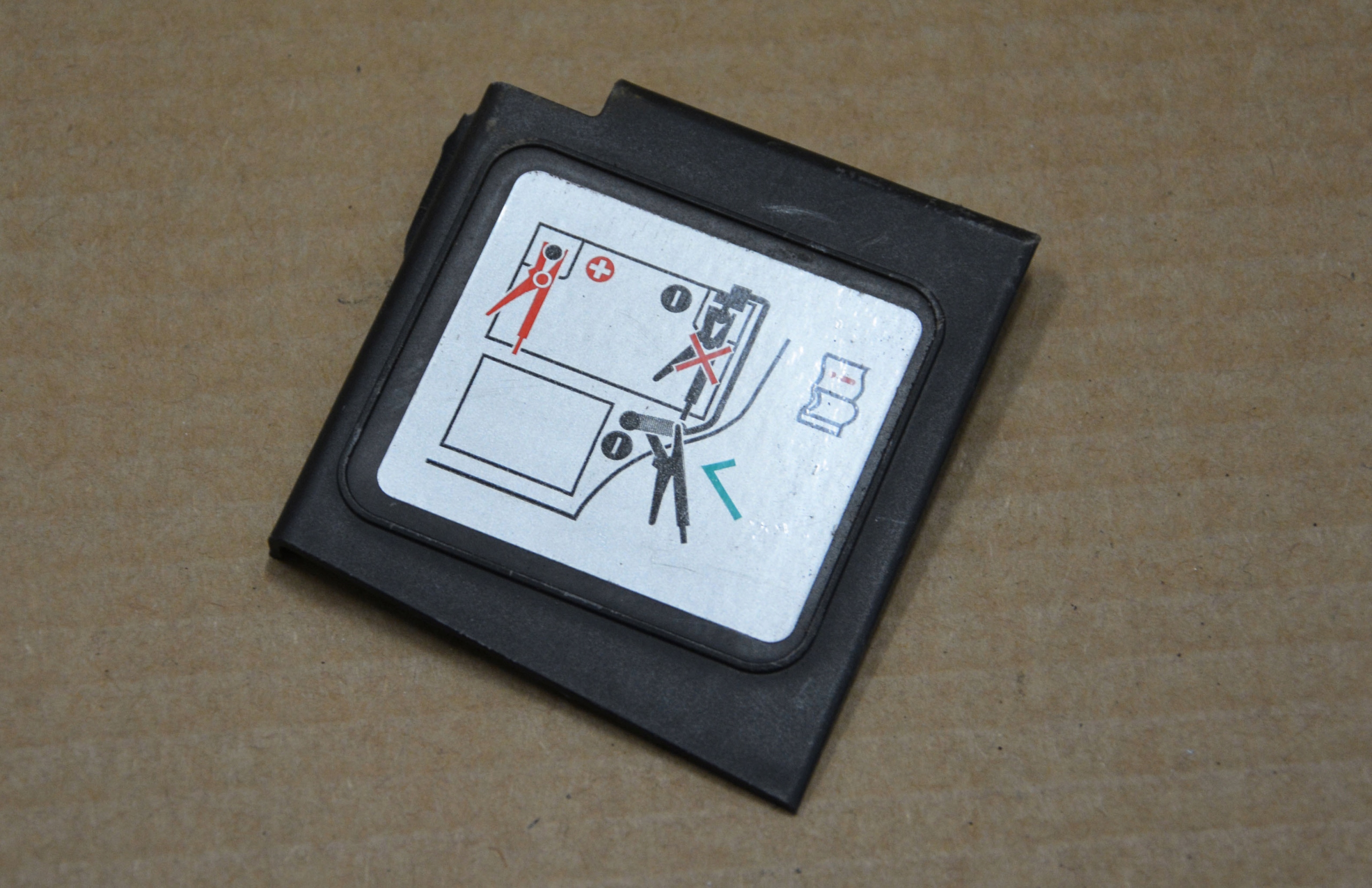 6R0863532 VW POLO 6R 6C ZAŚLEPKA AKUMULATORA