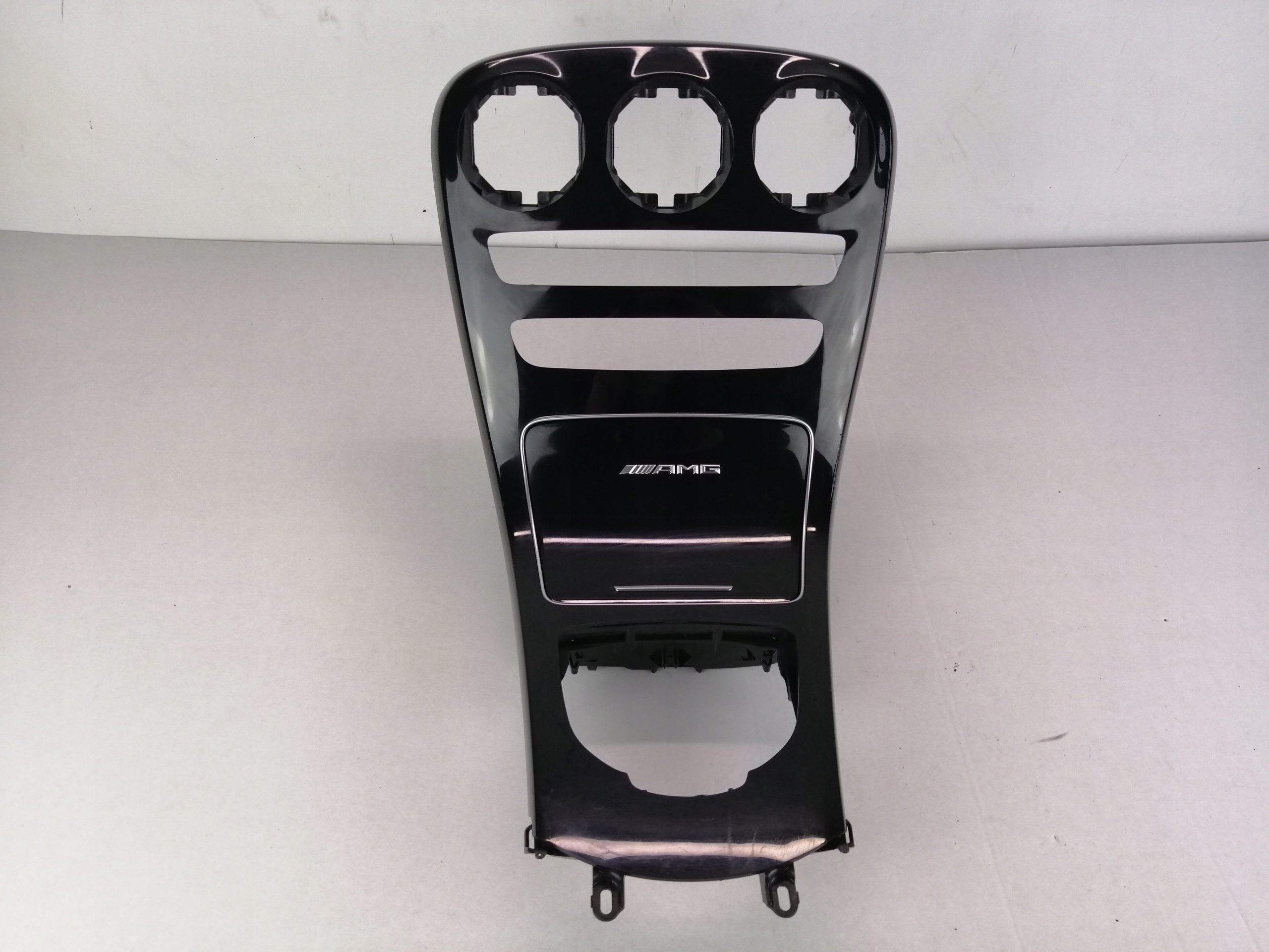 2056800210 - MERCEDES W205 панель центральный туннель AMG