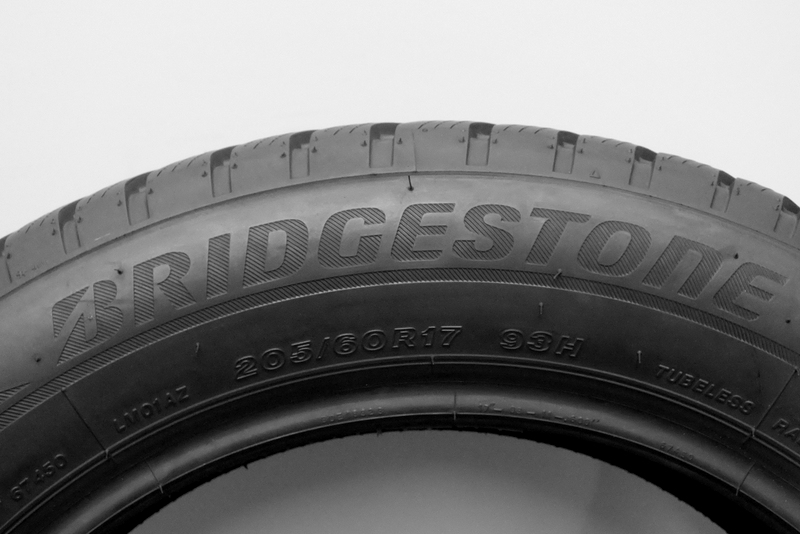 2Z 205/60R17 Bridgestone Blizzak LM001 * 93H 3517 Model Blizzak LM001