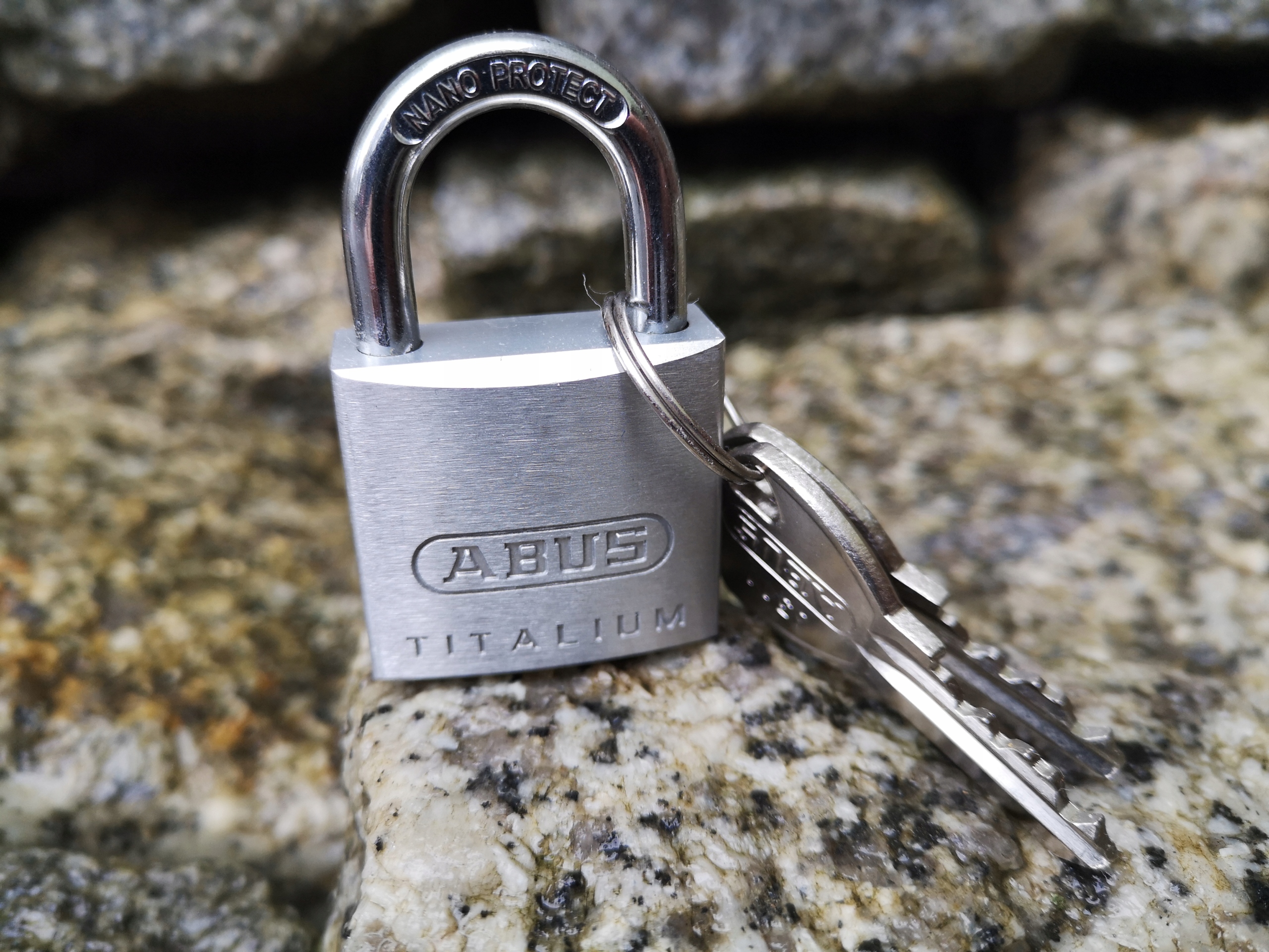 ABUS 10 KŁÓDEK NA 1 KLUCZ KŁÓDKA TITALIUM 10x30MM Marka Abus