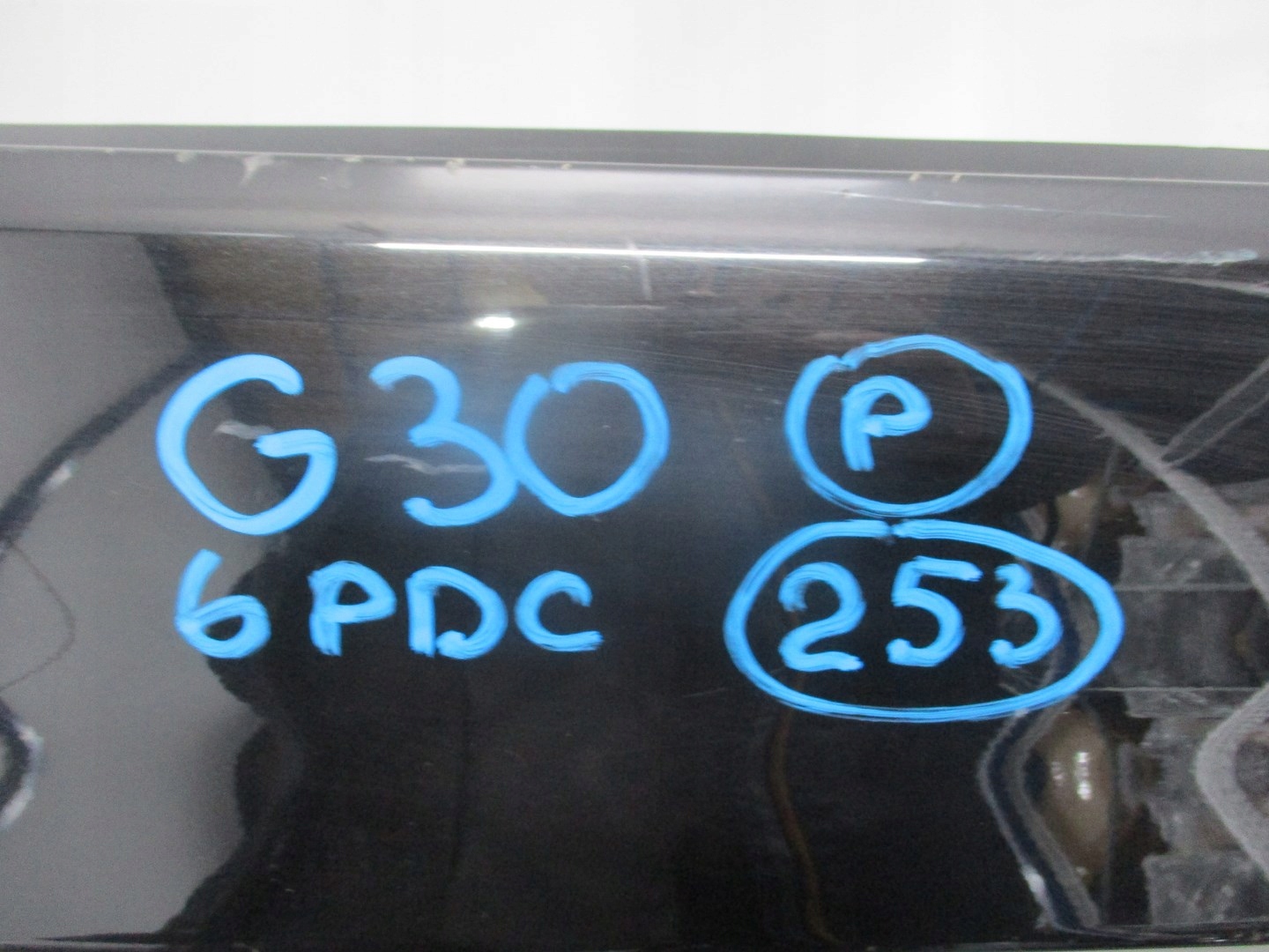bumper BMW 5 G30 below PDC unprotected rear part
