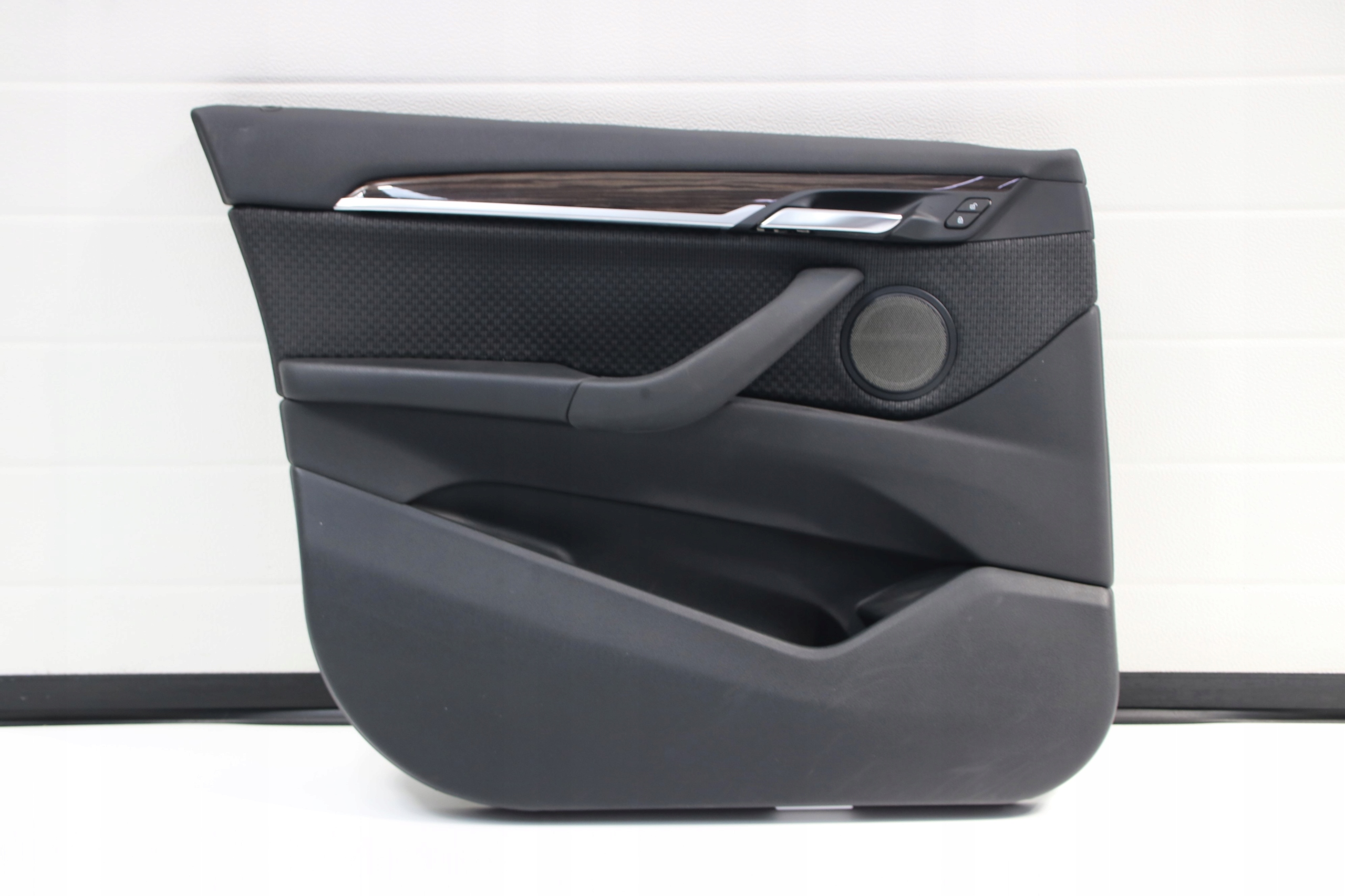 BMW X1 F48-бекон обивка двери левая передняя