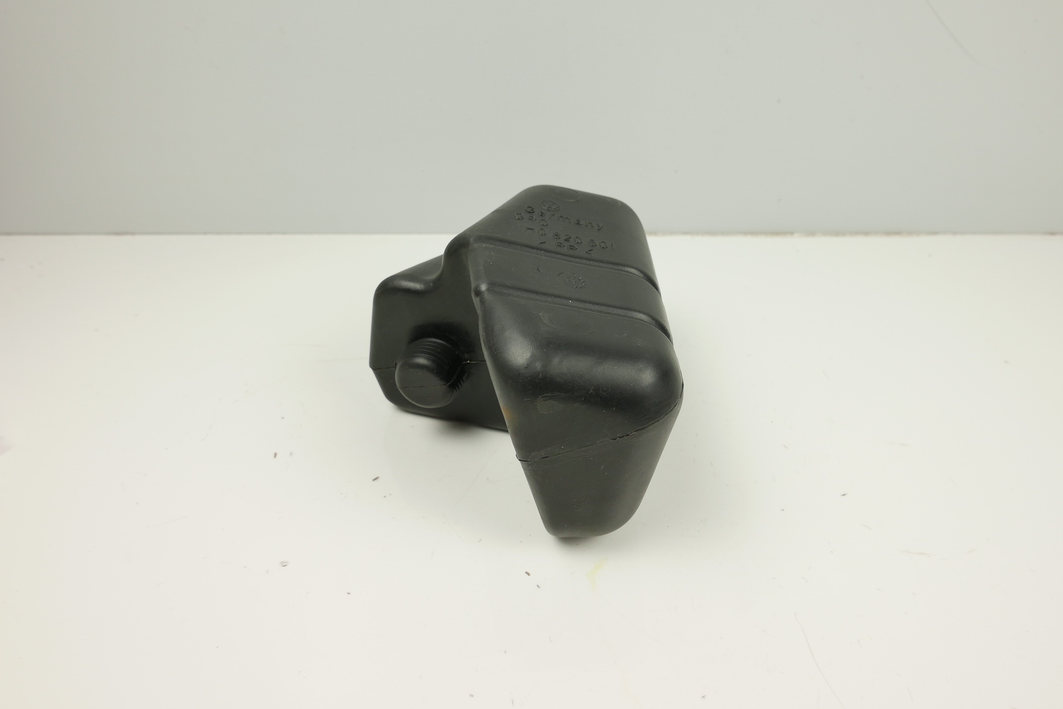 1H0820601 - ВАКУУМНЫЙ БАК VW GOLF III GTI