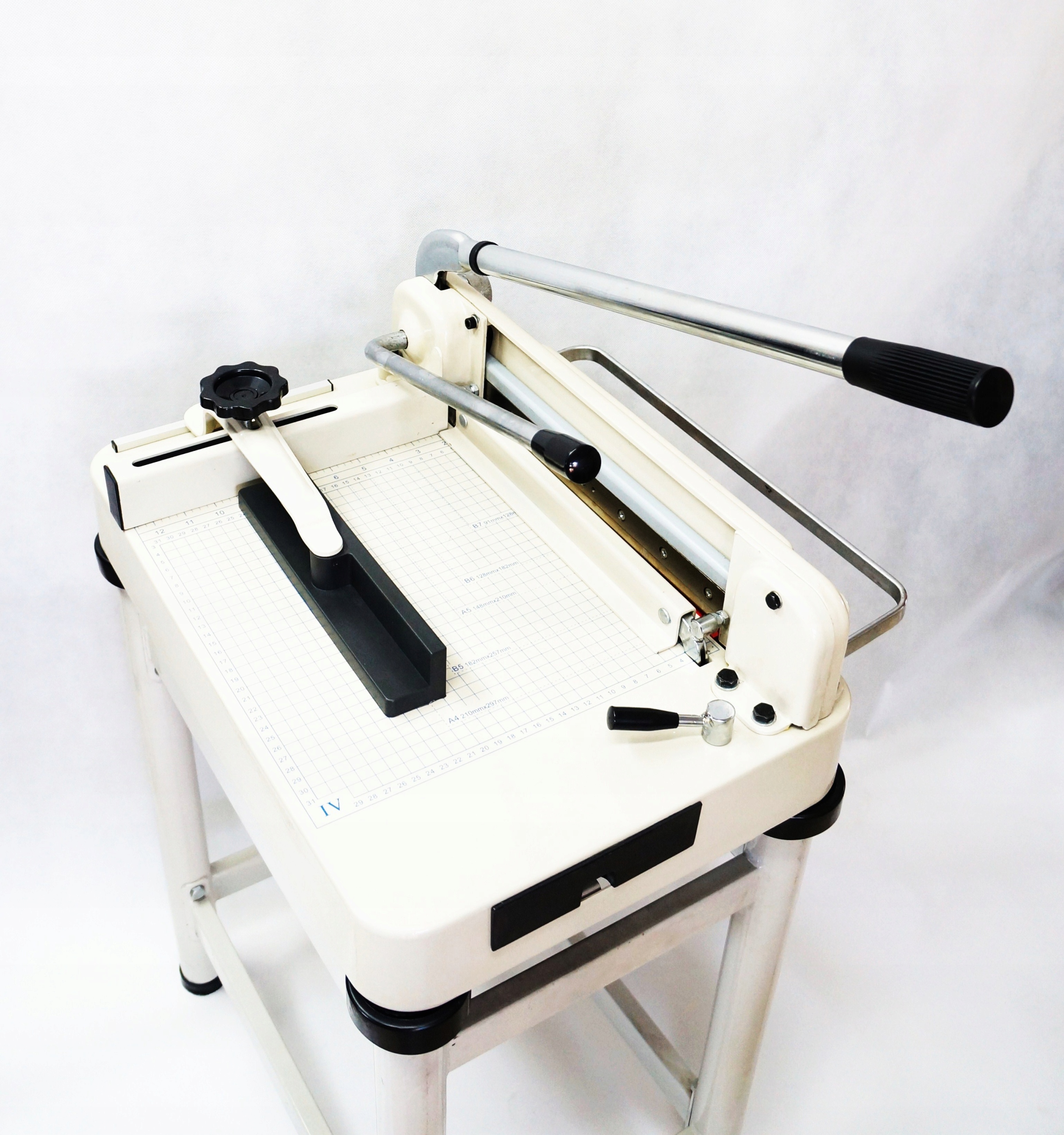 GILOTYNA DO PAPIERU A4 Z DOCISKIEM TNIE AZ 3 CM!! EAN (GTIN) 5904830346572