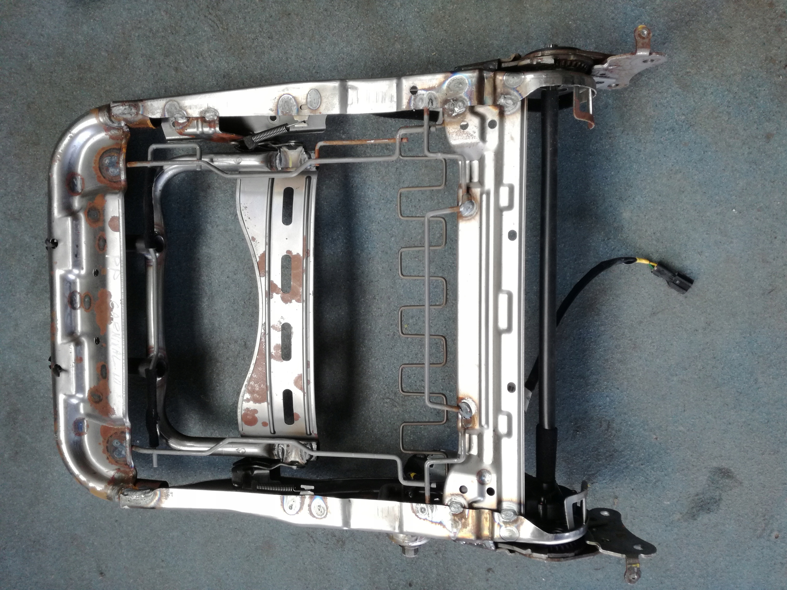 SILNICZEK STELAZ FOTELA PRAWY KIA CARNIVAL III 06