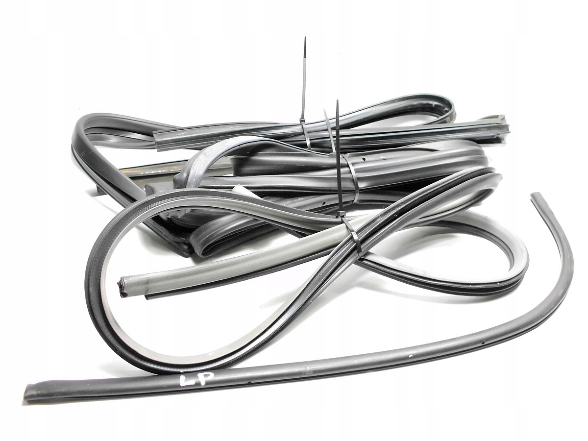 2 - HONDA CR-V II 02-06R уплотнения передней левой двери