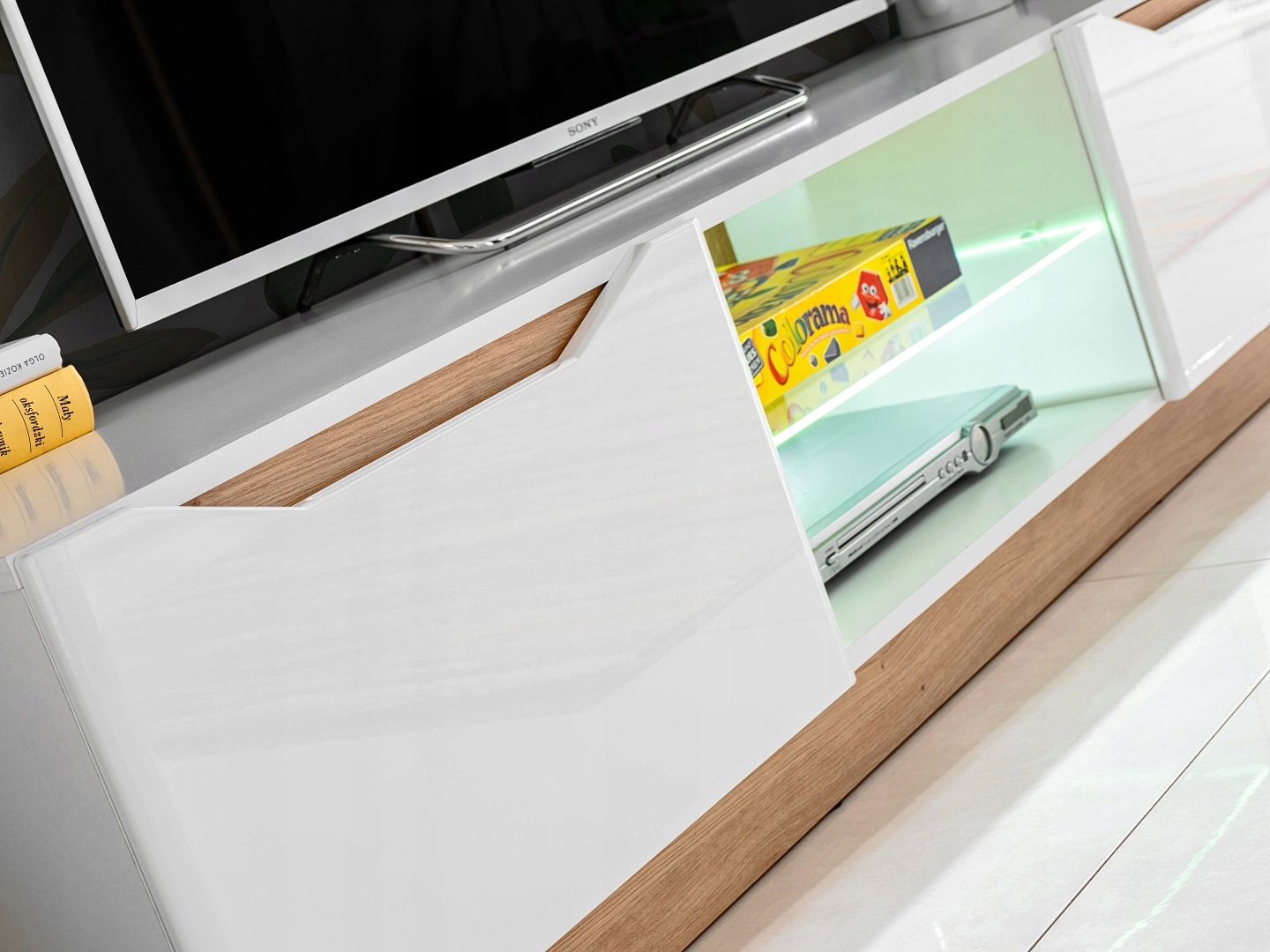 NOWOCZESNA MEBLOŚCIANKA FAME Liczba elementów w zestawie 4