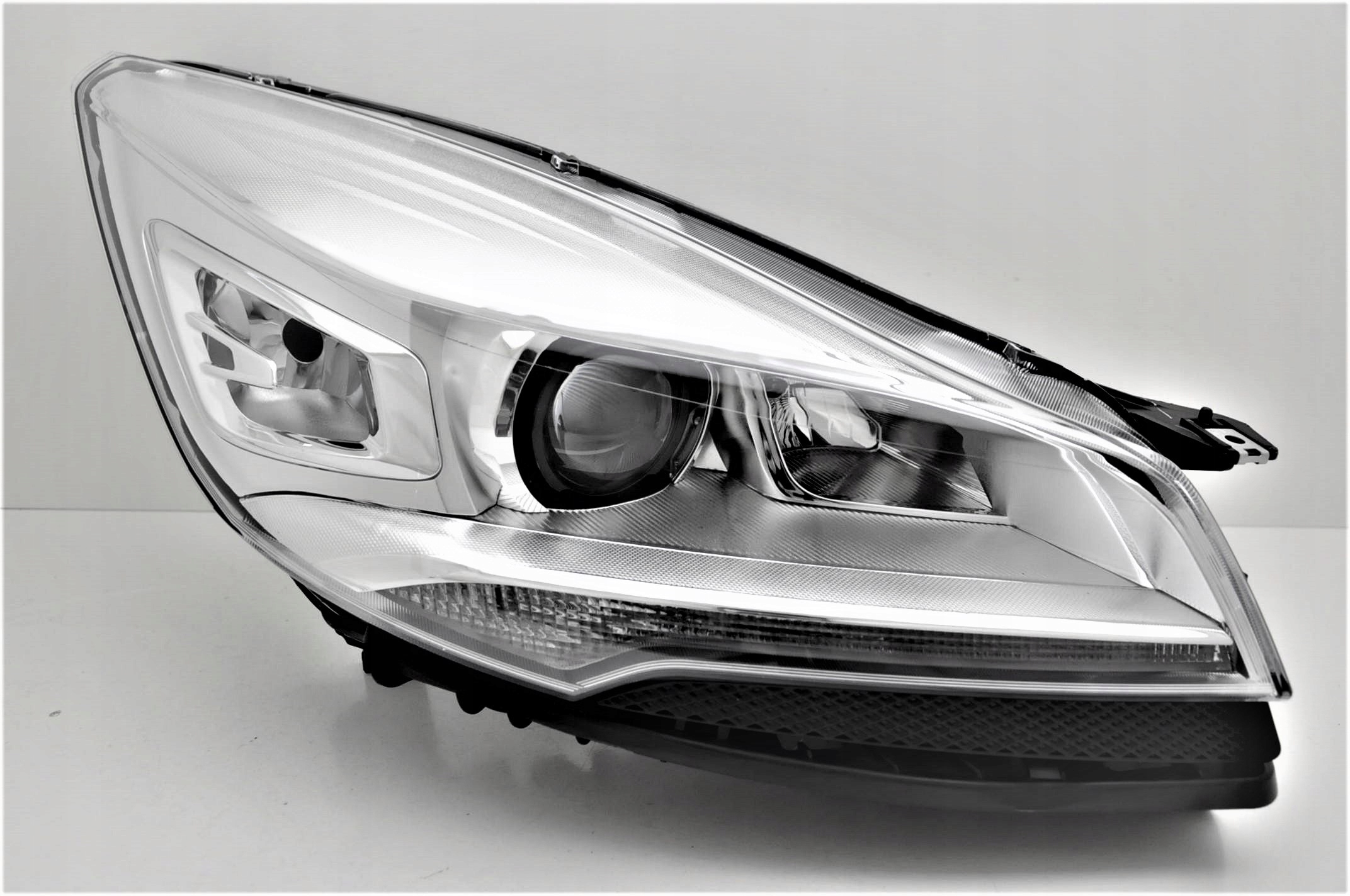 FORD KUGA OD 2013- REFLEKTORY KOMPLET XENON NOWE Rodzaj świateł mijania Ksenonowe