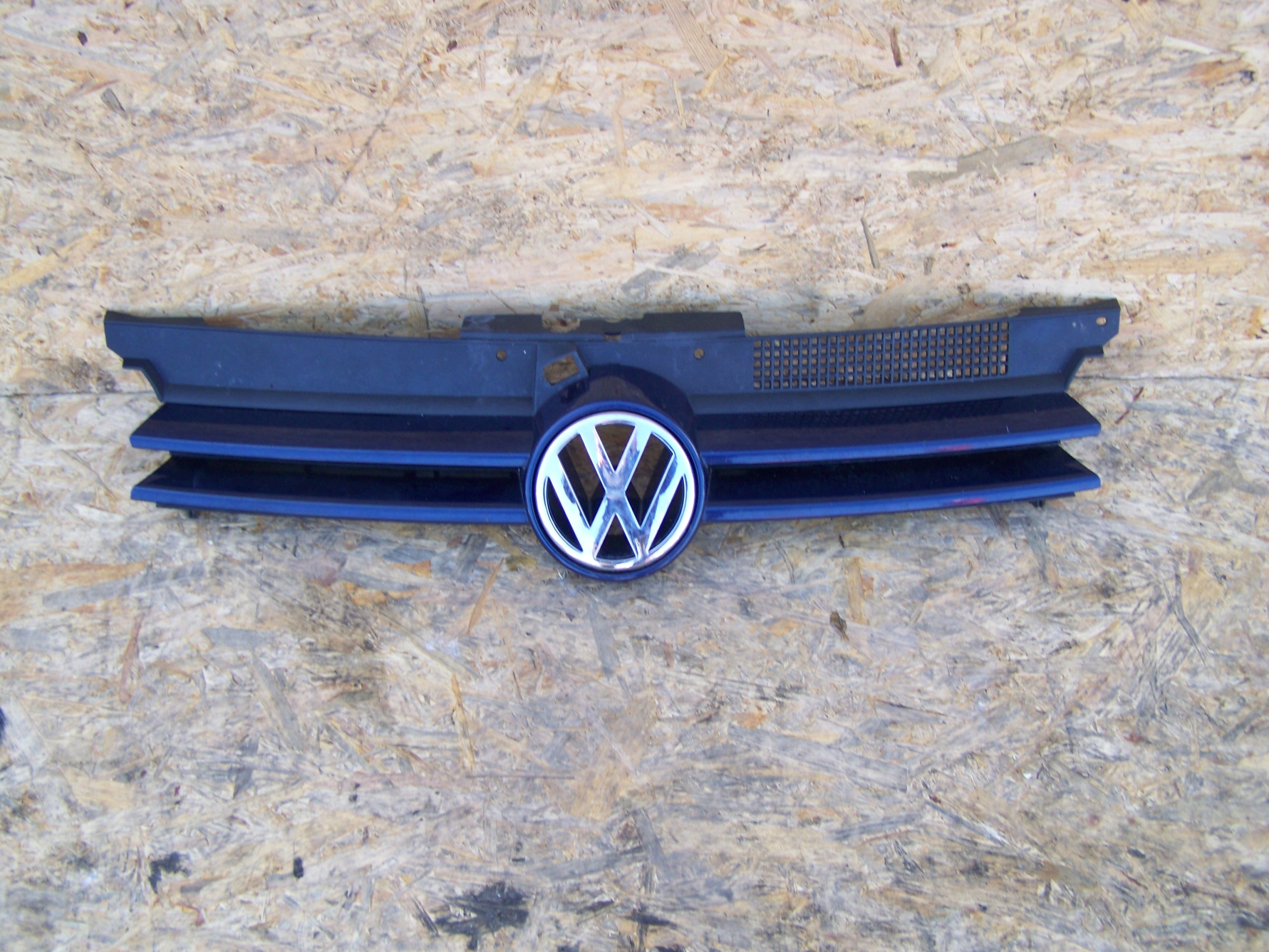 vw Golf 4 IV решетка радиатора J10853655 1J0853651