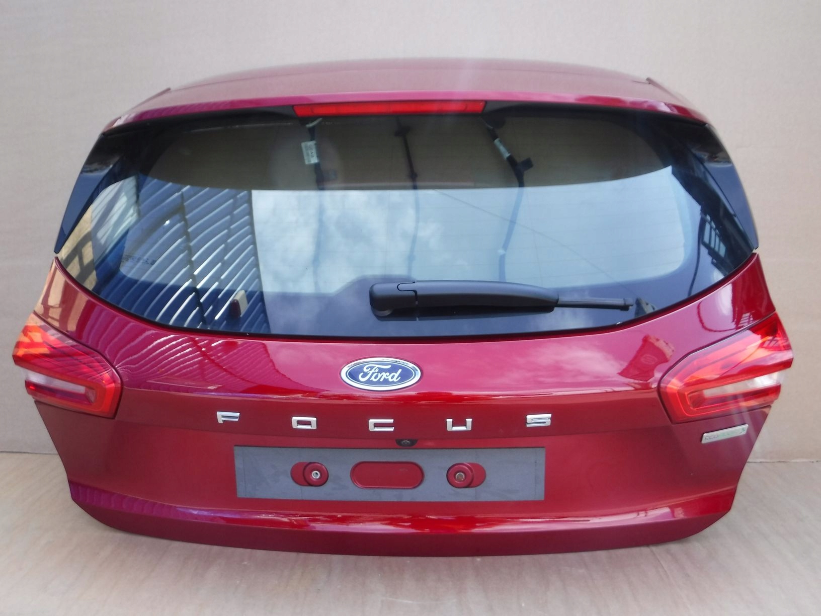 TYLNA KLAPA RUBBY RED FORD FOCUS MK4 2018- 5 DRZWI