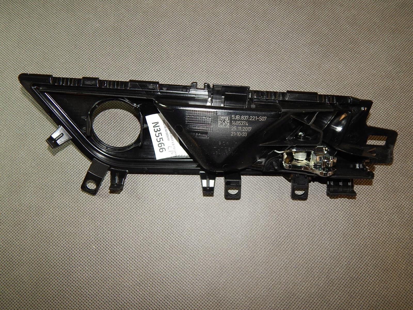 SKODA RAPID KLAMKA WEWNĘTRZNA LEWY PRZÓD 5JB837221 Typ samochodu Samochody osobowe