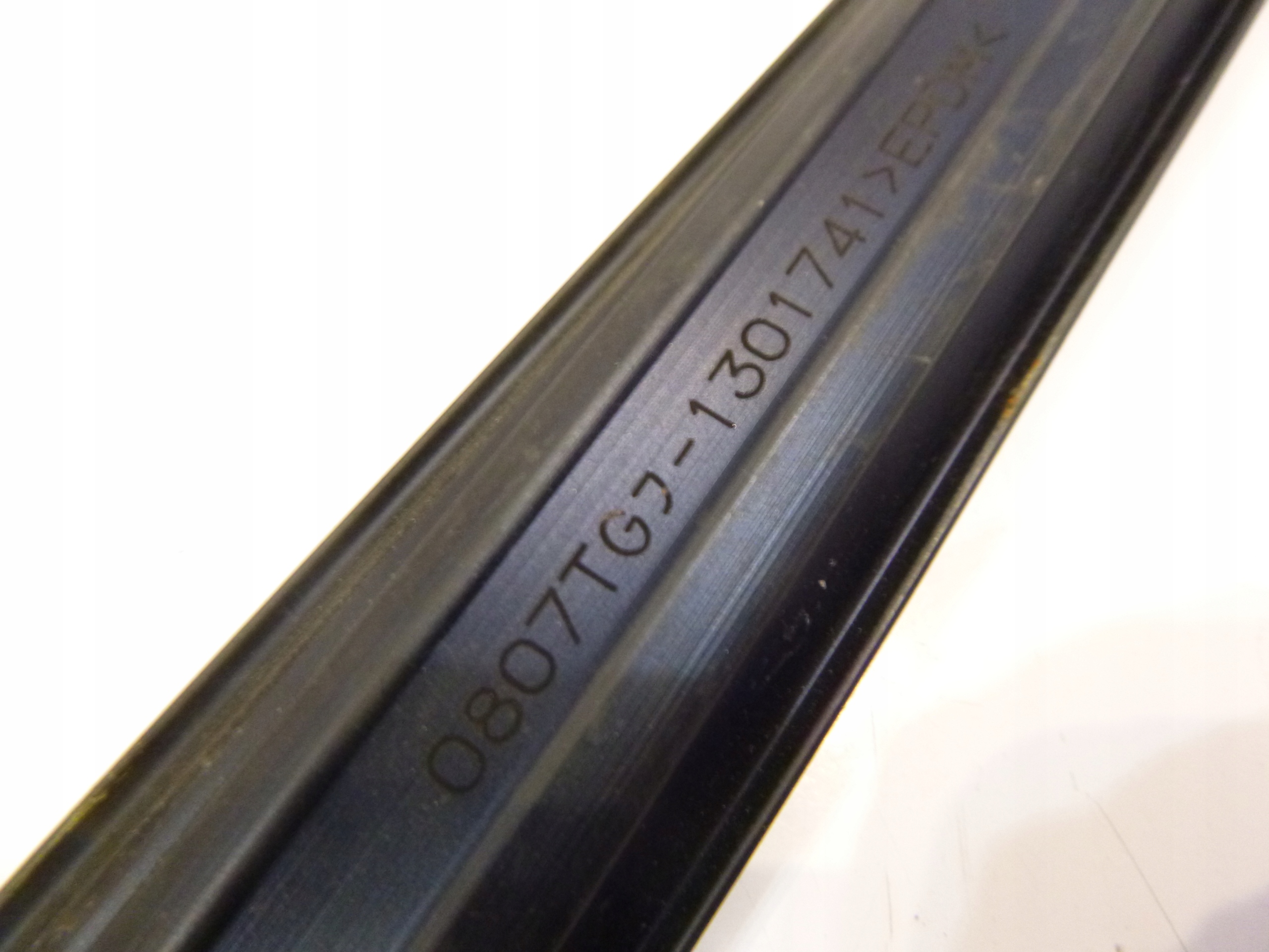 USZCZELKA SZYBY DRZWI PRAWY PRZOD LEXUS RX400H Producent części Lexus OE