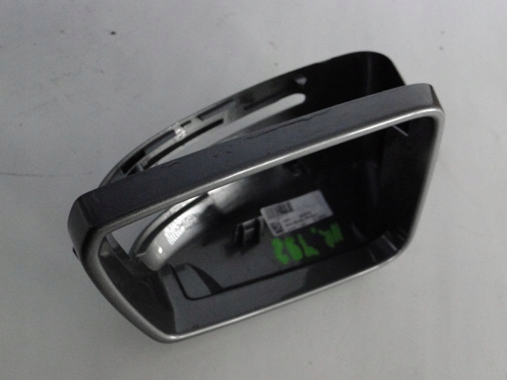 MERCEDES 207 117 W212 X156 KAPA OBUDOWA LUSTERKA Jakość części (zgodnie z GVO) O - oryginał z logo producenta pojazdu (OE)