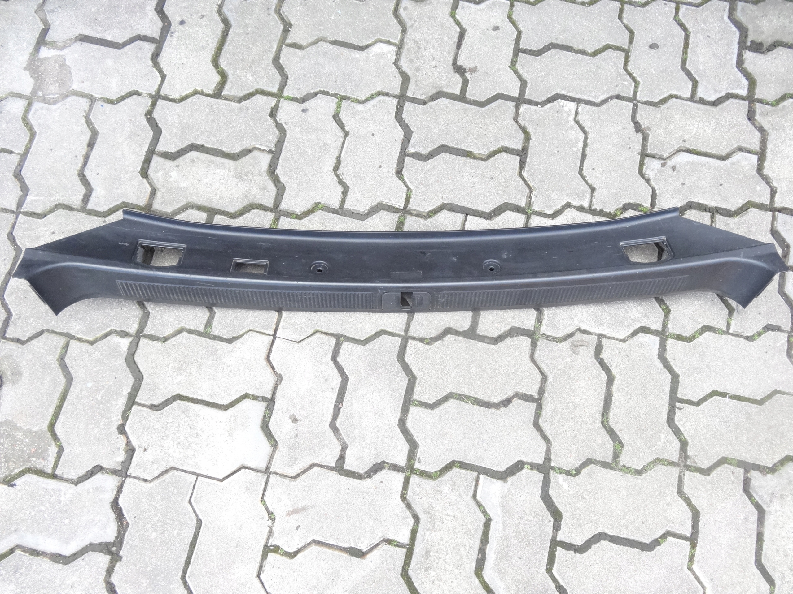 AUDI A8 D2 OSLONA LISTWA BAGAZNIKA PASA 4D0863471B