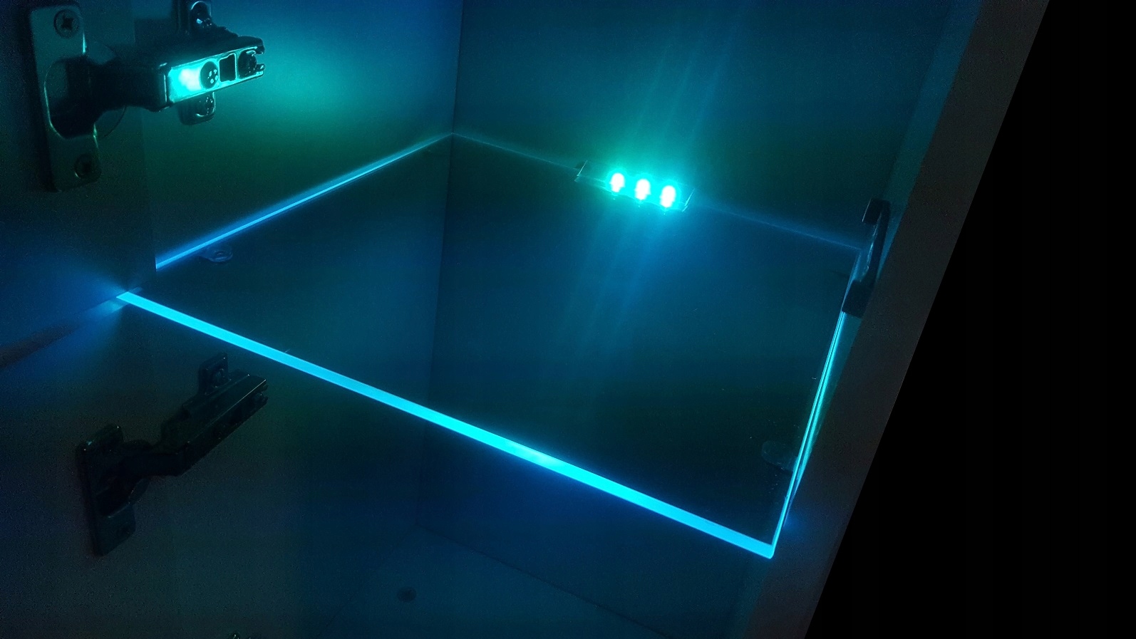 8 punktowe oświetlenie LED KLIPEX 1 kolor Kod producenta Oświetlenie białe