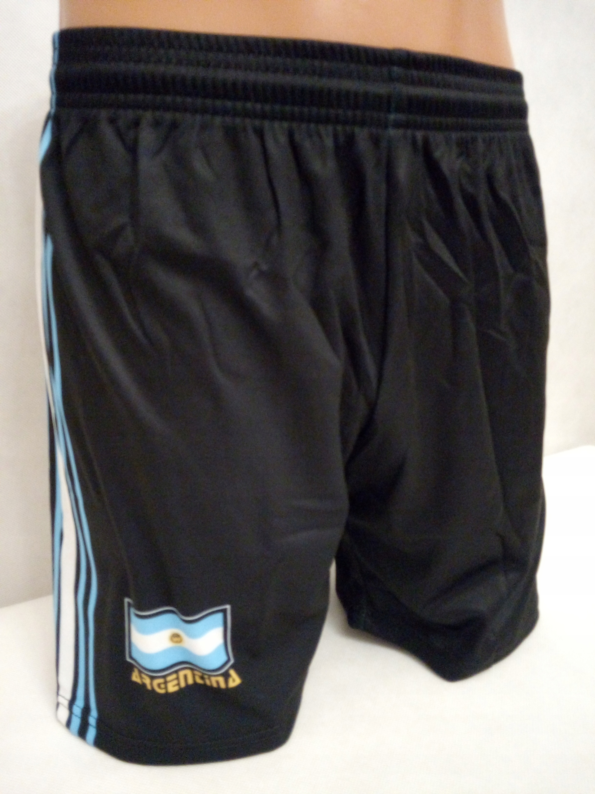 Spodenki sportowe,piłkarskie- ARGENTYNA rozm. 128 cm.