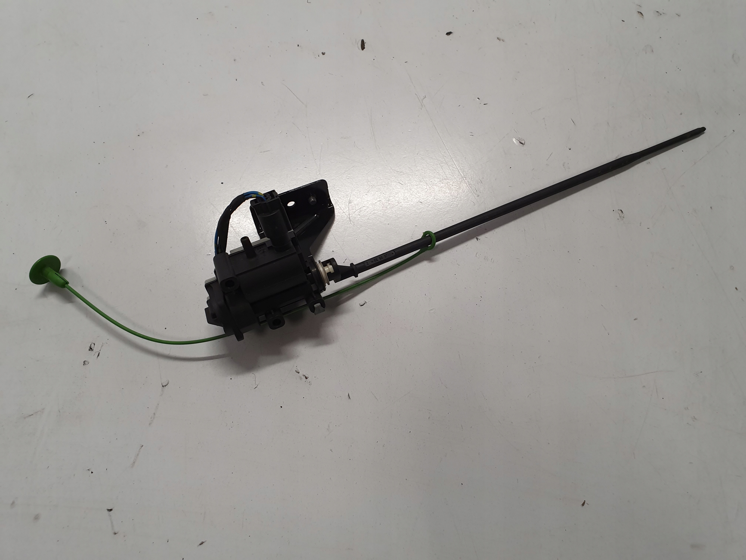 BMW 5 GT F07 SIŁOWNIK KLAPKI PALIWA 7139398