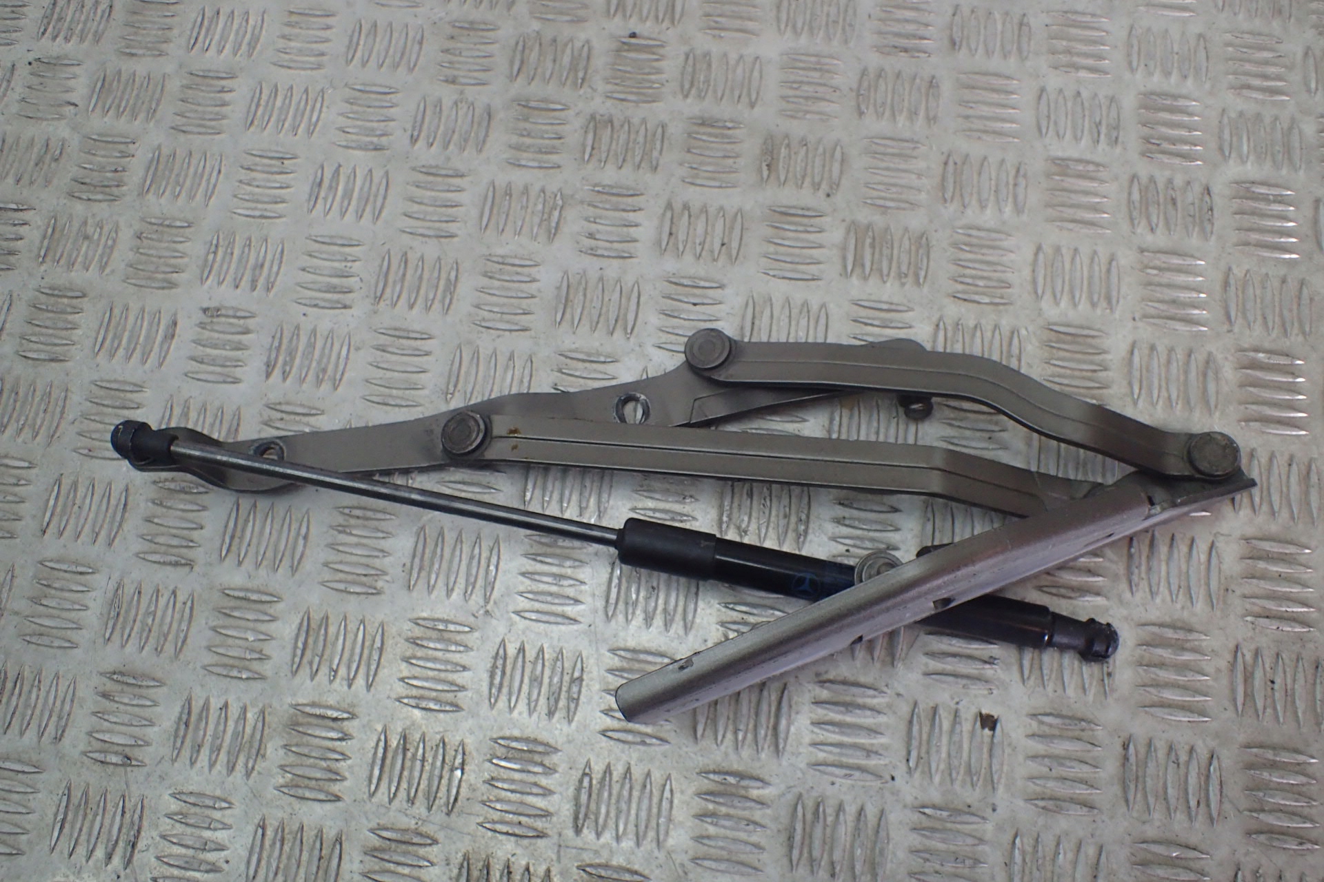 MERCEDES SLS A197 ZAWIAS KLAPY TYL PRAWY R