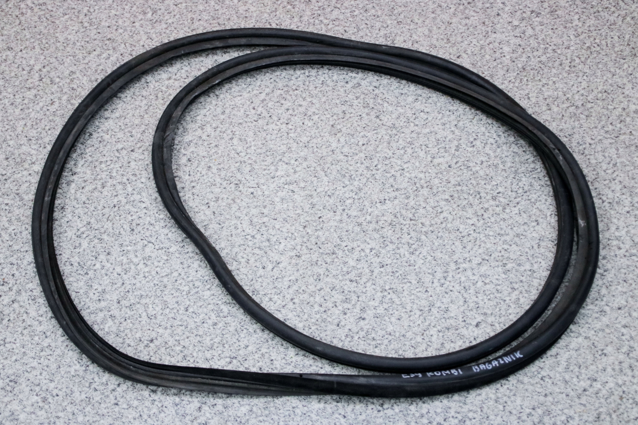 BMW E39 TOURING KOMBI USZCZELKA KLAPY BAGAŻNIKA