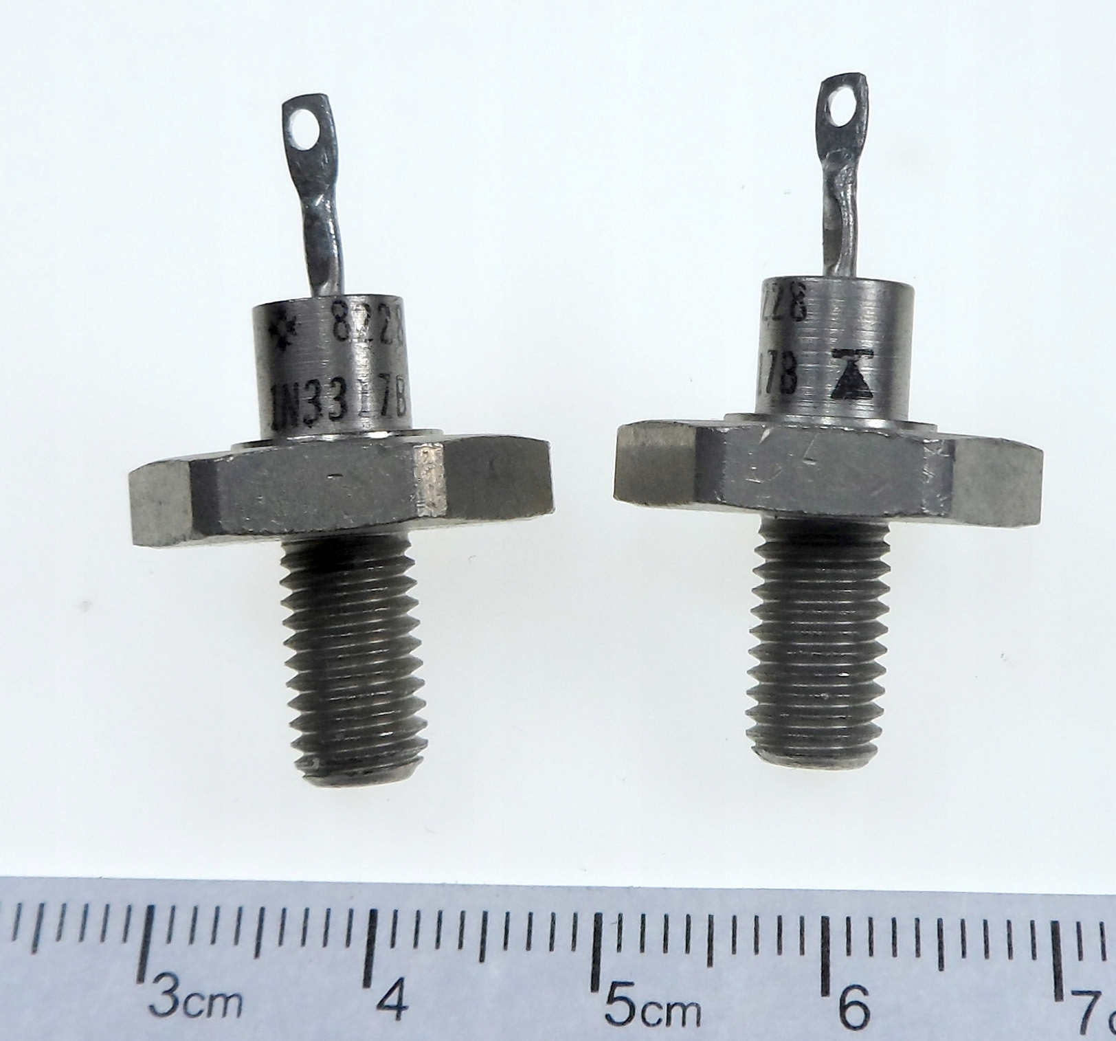 |STcs| 1N3317B Dioda Zenera 50W 18V DO5