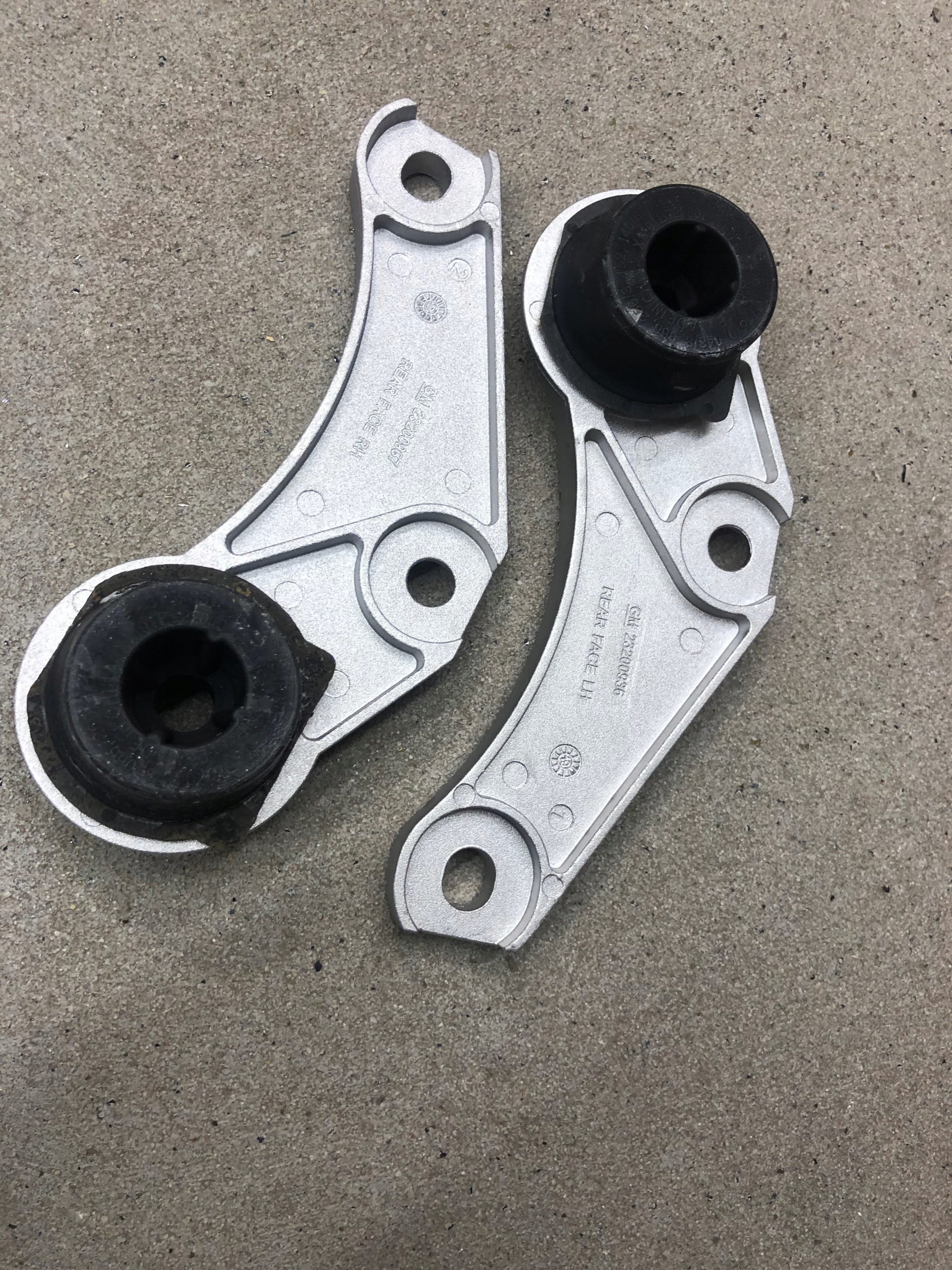 Chevrolet CAMARO 2016 + 16 + wydech tłumik wieszak